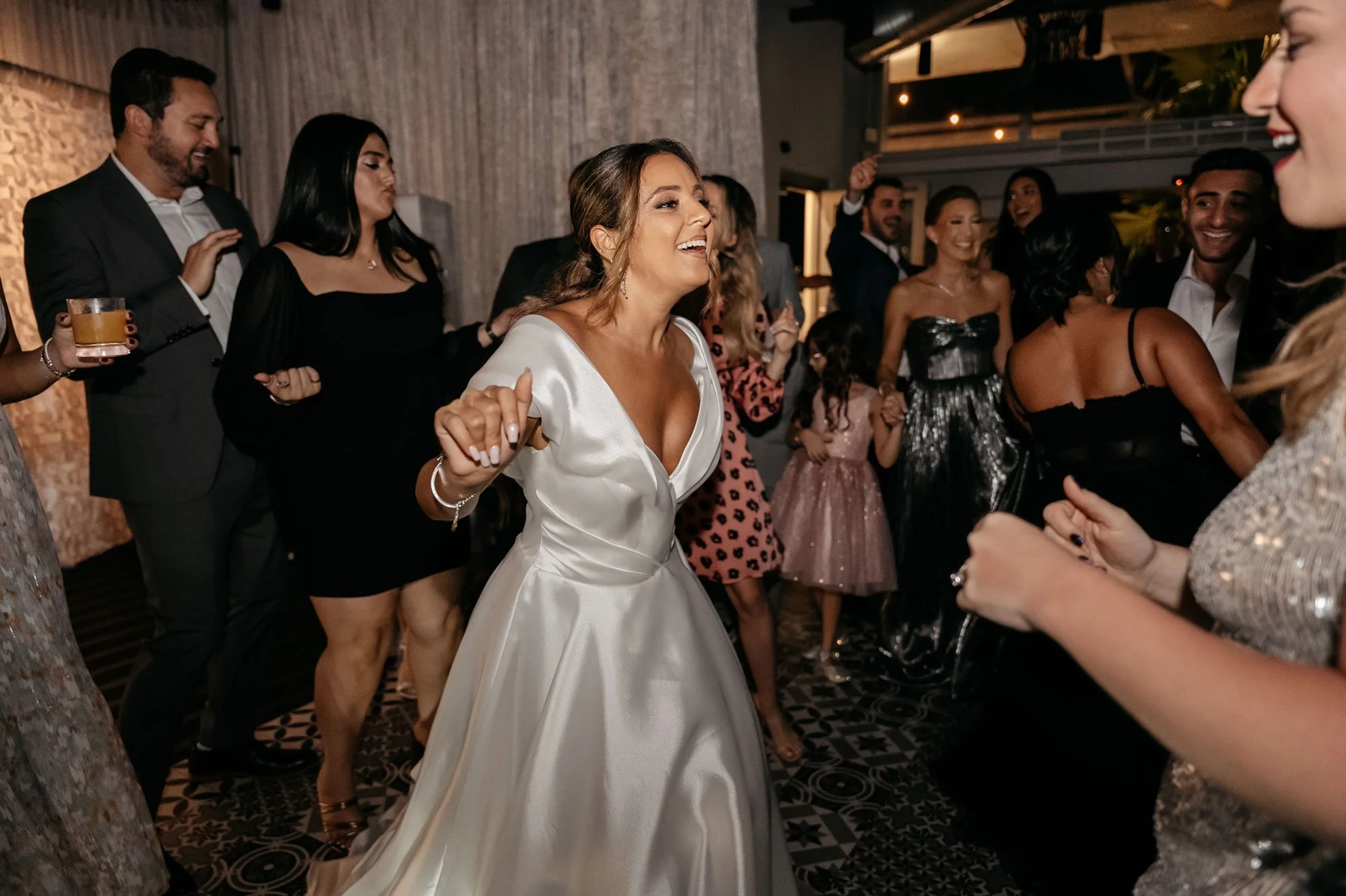 Must Have Wedding Photos That Actually Matter for Modern Couples