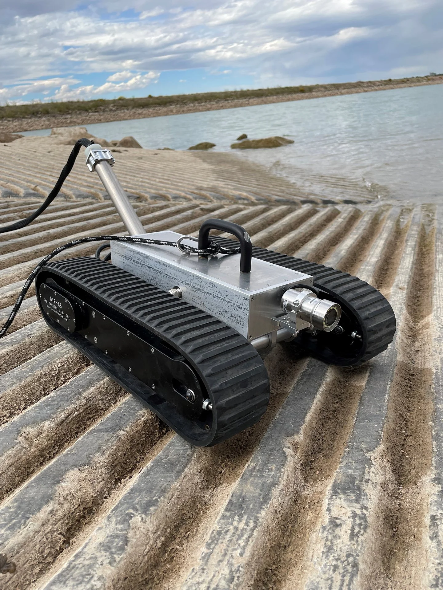 custom robots for inspection and cleaning applications