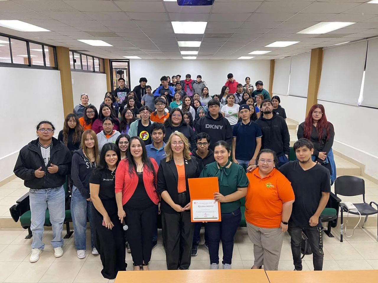 El d&iacute;a de hoy en la Universidad Tecnol&oacute;gica Cadereyta llevamos a cabo la conferencia &ldquo;Rompiendo el Silencio: Empoderamiento y Prevenci&oacute;n de la Violencia contra la Mujer&rdquo;, en conmemoraci&oacute;n del D&iacute;a Interna