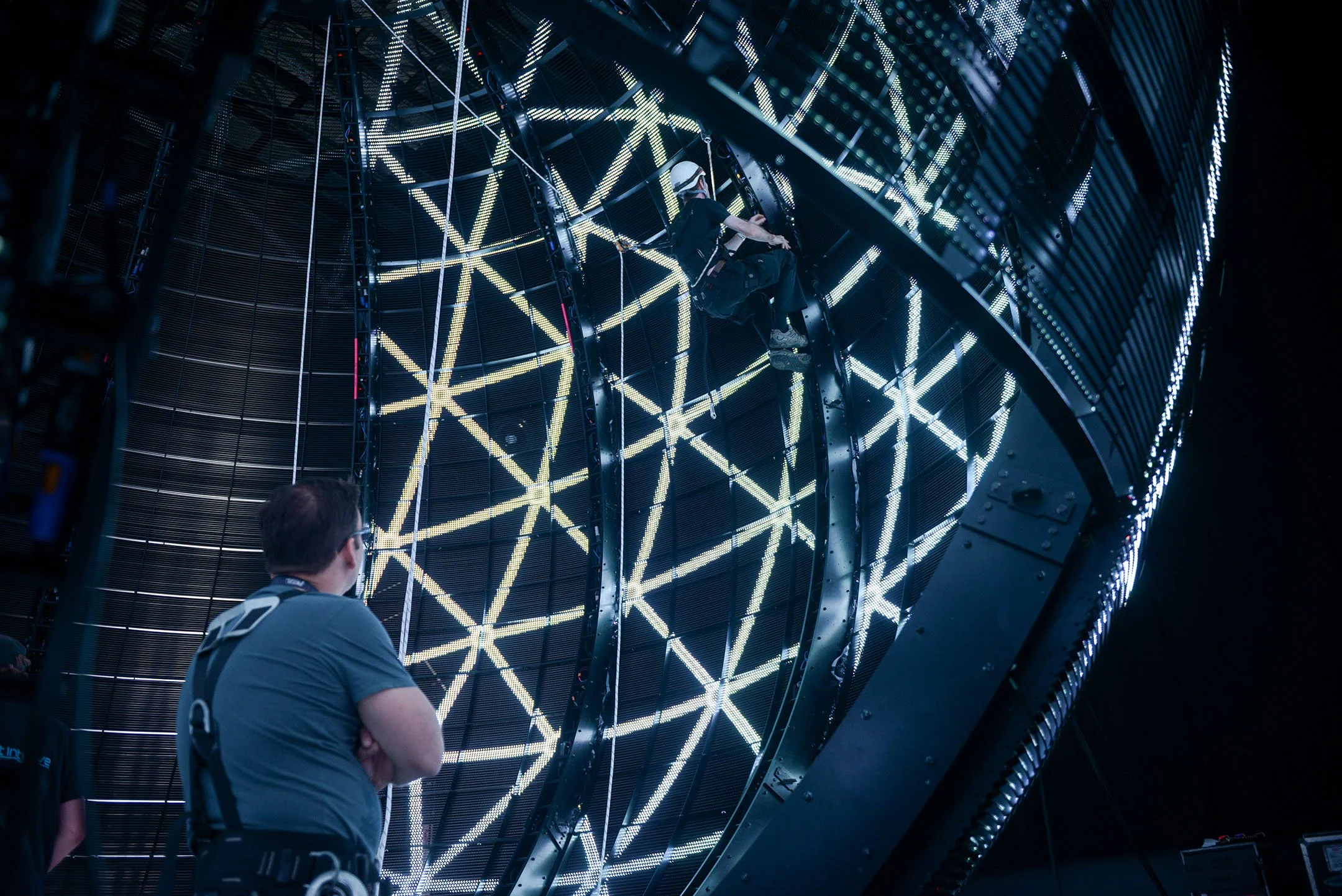 techincian look at the building of the Sphere for the 2024 touring show for Eric Prydz's Epic 6.0  - Holo , BTS photo © Antonio Pagano (Pagano studio)