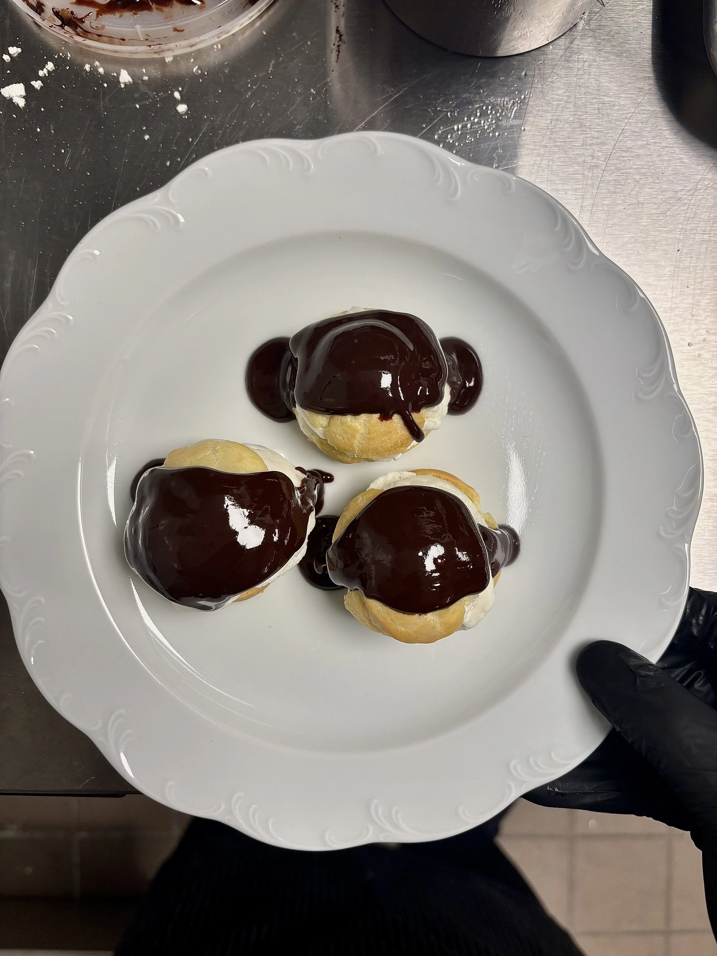 Profiteroles w/Chocolate Ganache 