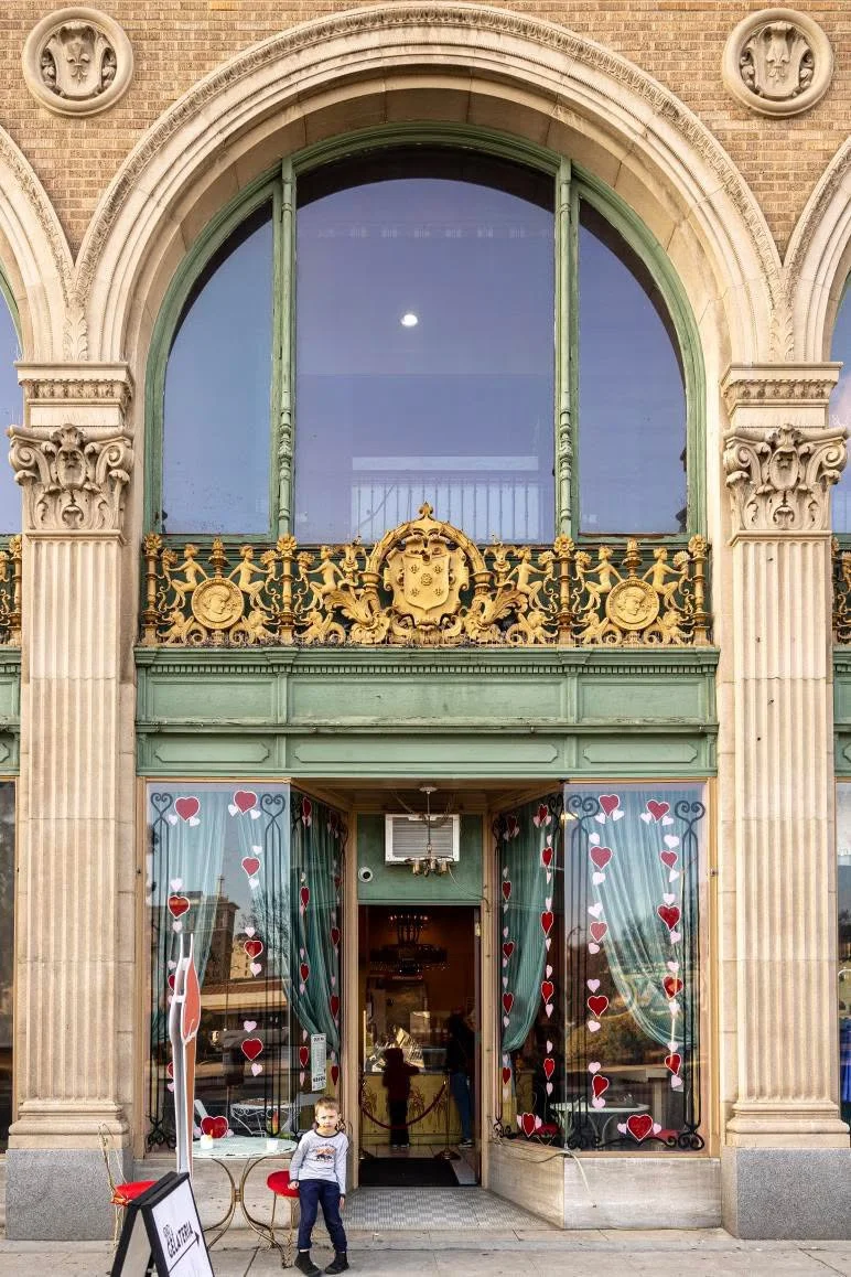 Exterior architecture of BB's Gelateria located in the Warners Theater building