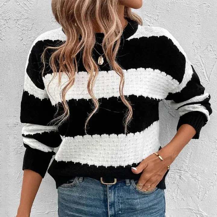 CREW NECK BLACK AND WHITE KNIT PULLOVER