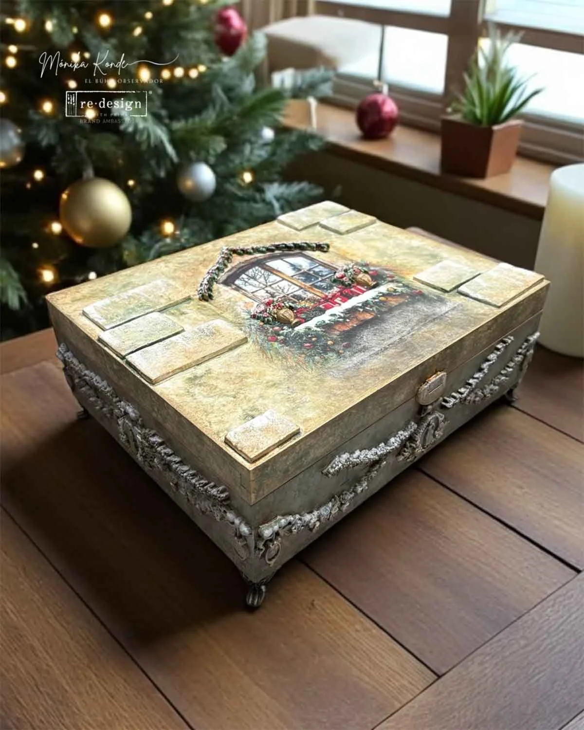 Noel Night Owl b.jpg