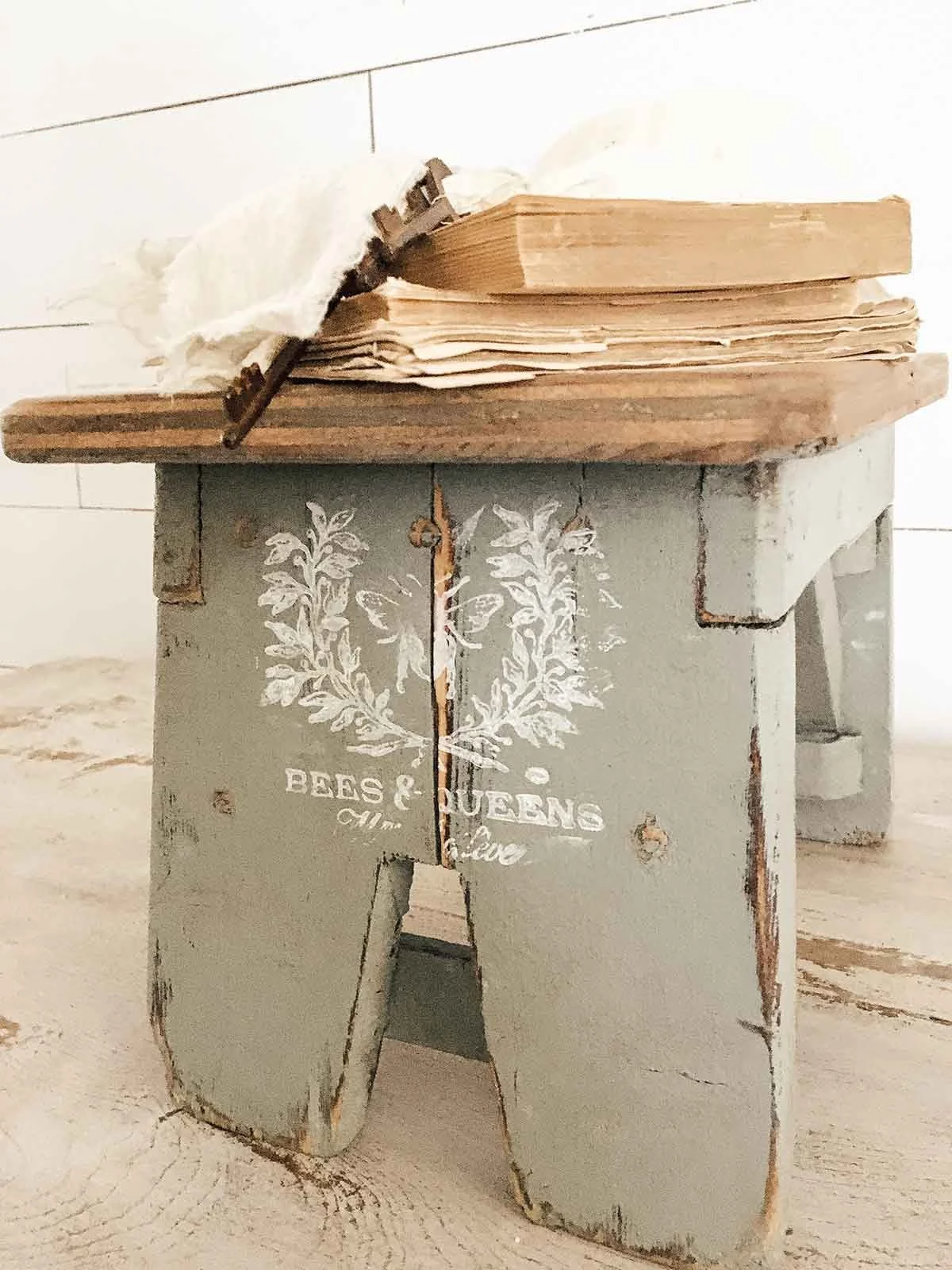 Redesign Decor Stamp - French Laurels b.jpg