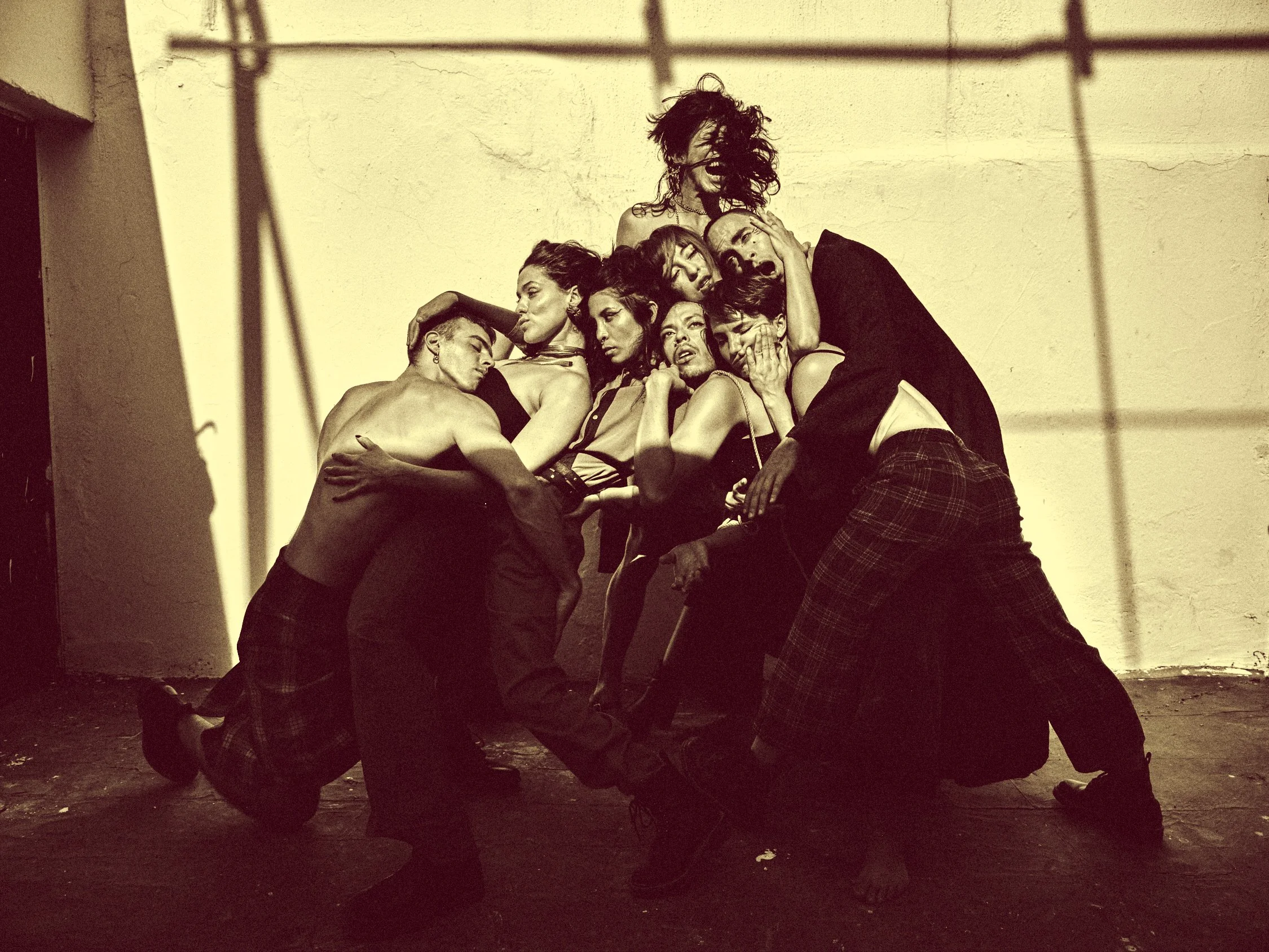 Group performance portrait of Phi Movement, contemporary dance company based in Guadalajara, Mexico.