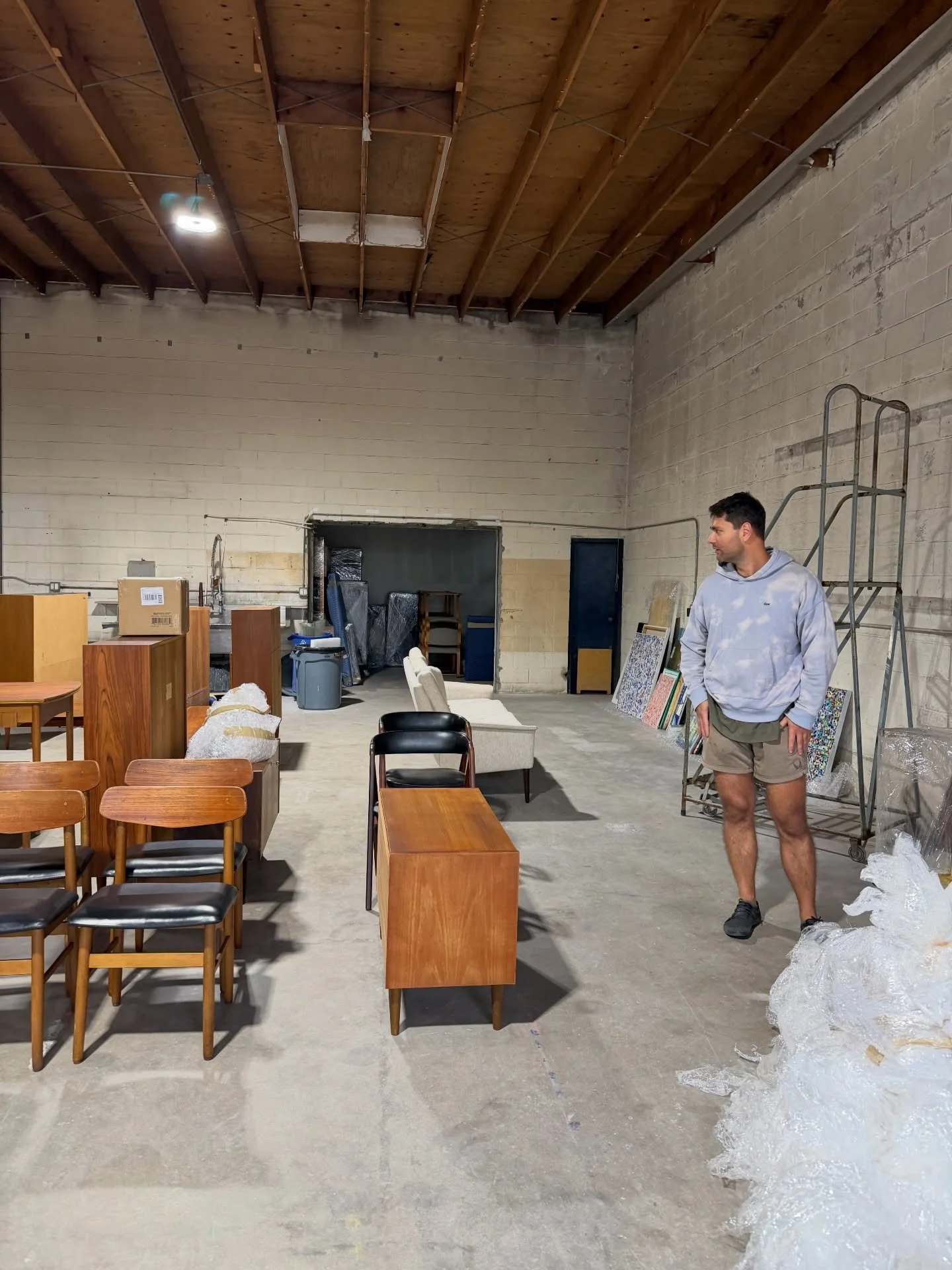We&rsquo;ve officially moved 🥳
New address: 3507 Motor Ave, Los Angeles, CA 90034
Can&rsquo;t wait to see all of you here soon!