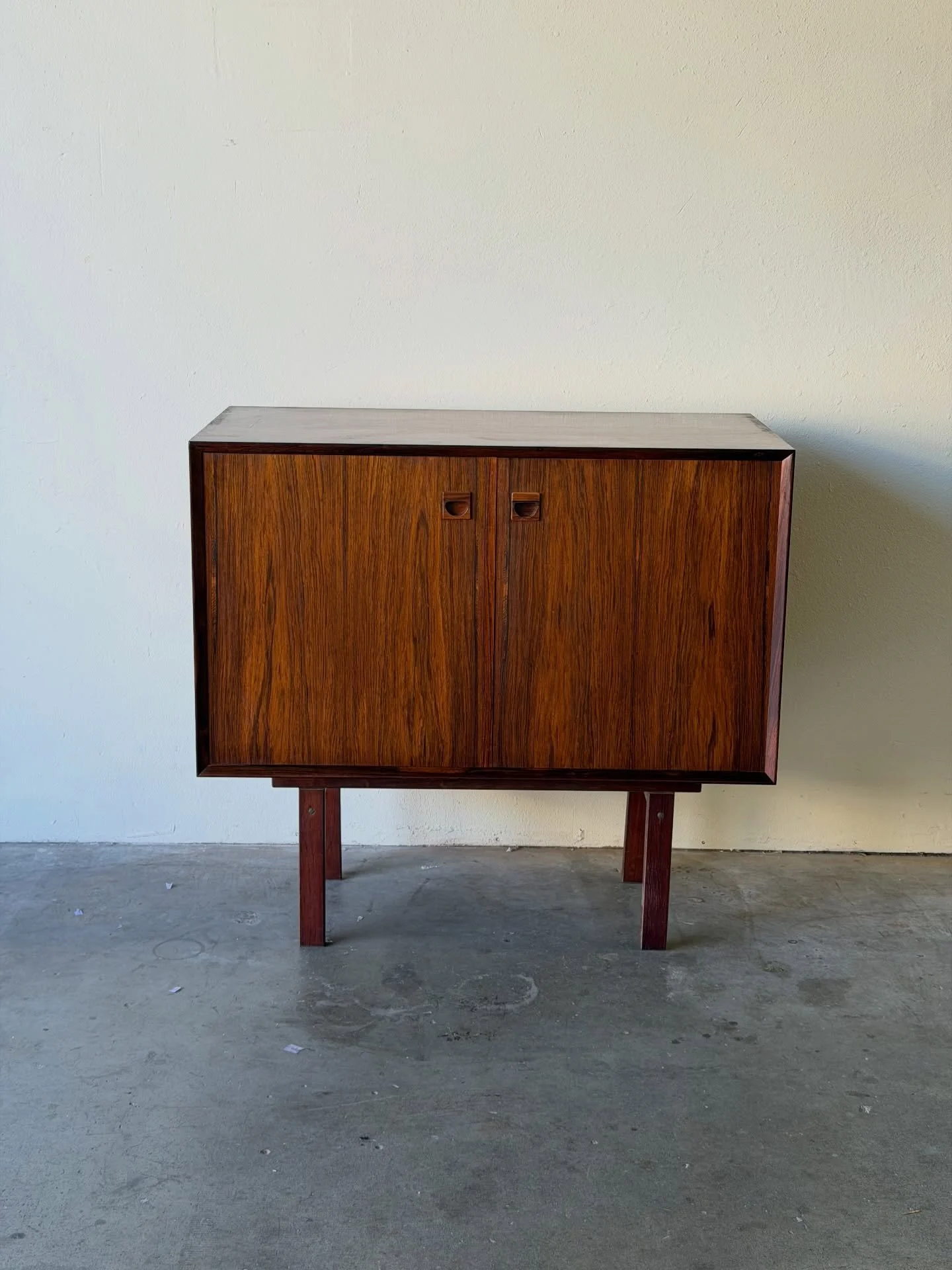 A classic example of Scandinavian mid-century design

Danish rosewood cabinet by Brouer, showcasing rich, expressive grain and deep tones that only develop with age. Clean architectural lines and raised legs give it that light, balanced silhouette Da