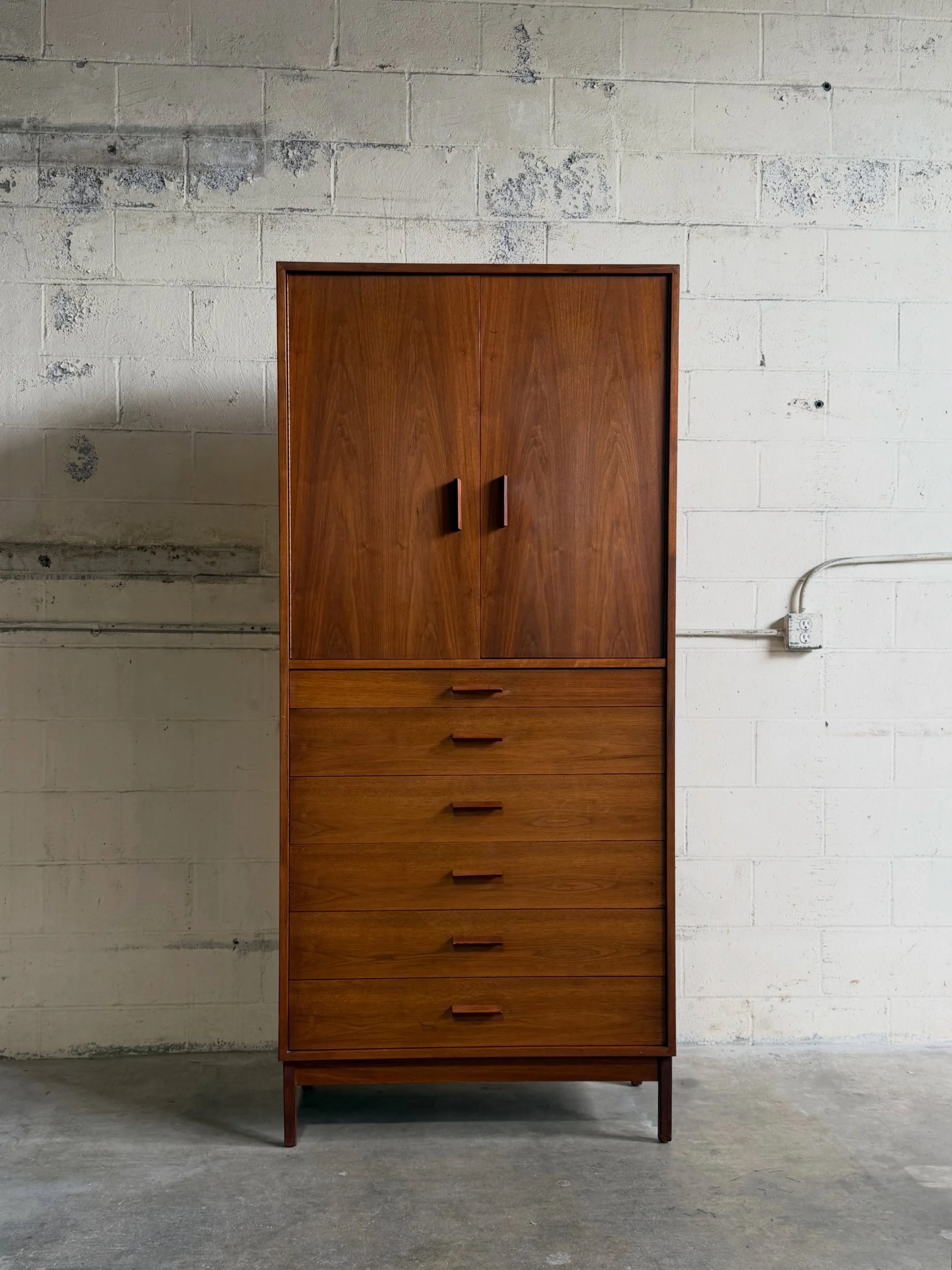 This piece feels like it belongs in an architect&rsquo;s home 

Exceptional gentleman&rsquo;s chest designed by Richard Artschwager, featuring beautifully grained walnut, clean geometric lines, and sculptural wood pulls that instantly stand out 

Min