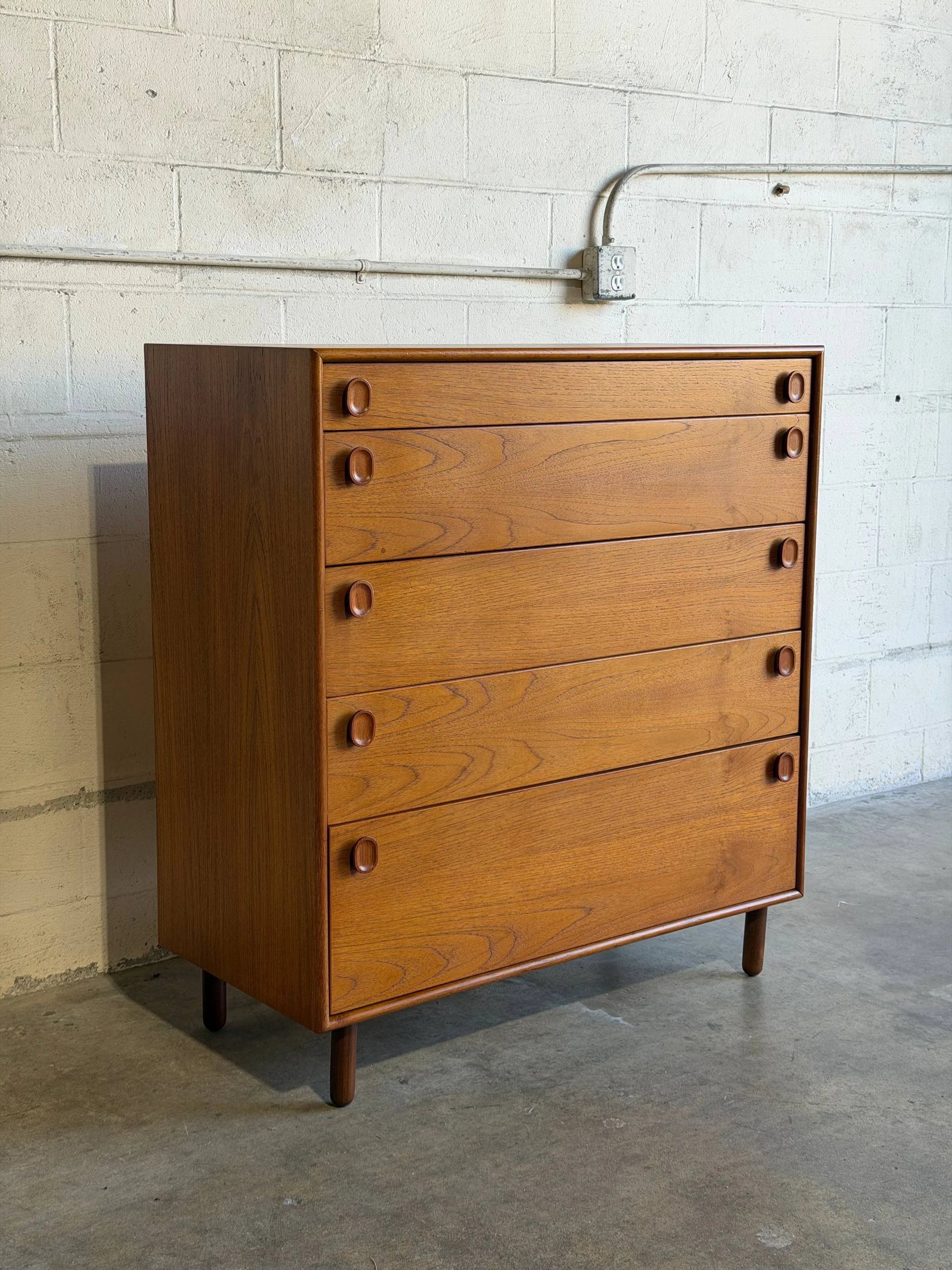 Meredew Teak 5-Drawer Highboy Dresser with Sculpted Pulls Vintage Mid-Century Modern 1960s