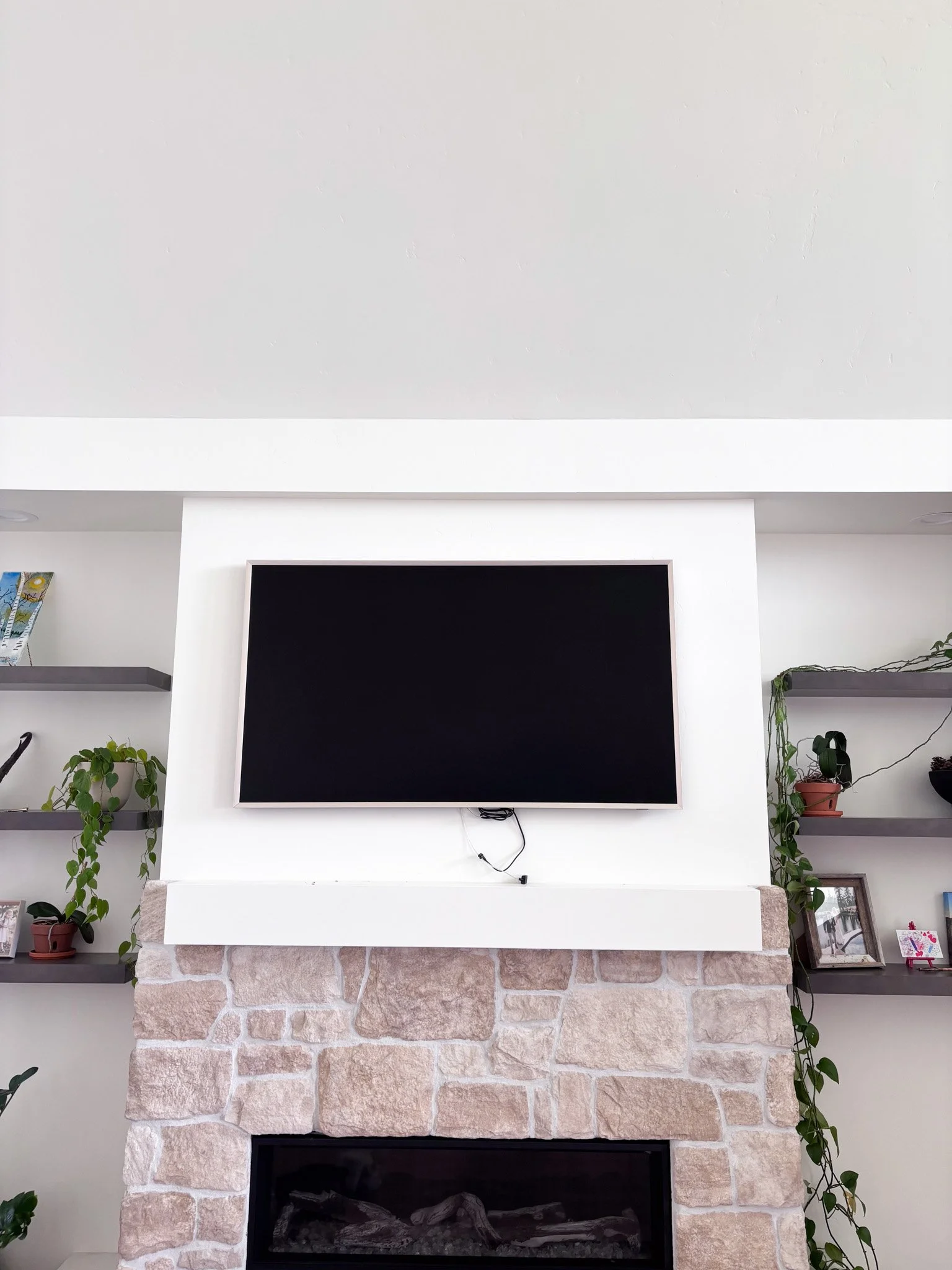 before picture of fireplace mantel project in middleton idaho