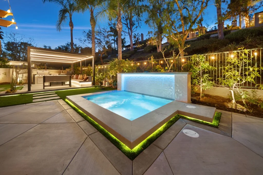 The Edgewater Lounge