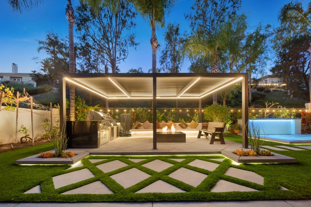 The Edgewater Lounge