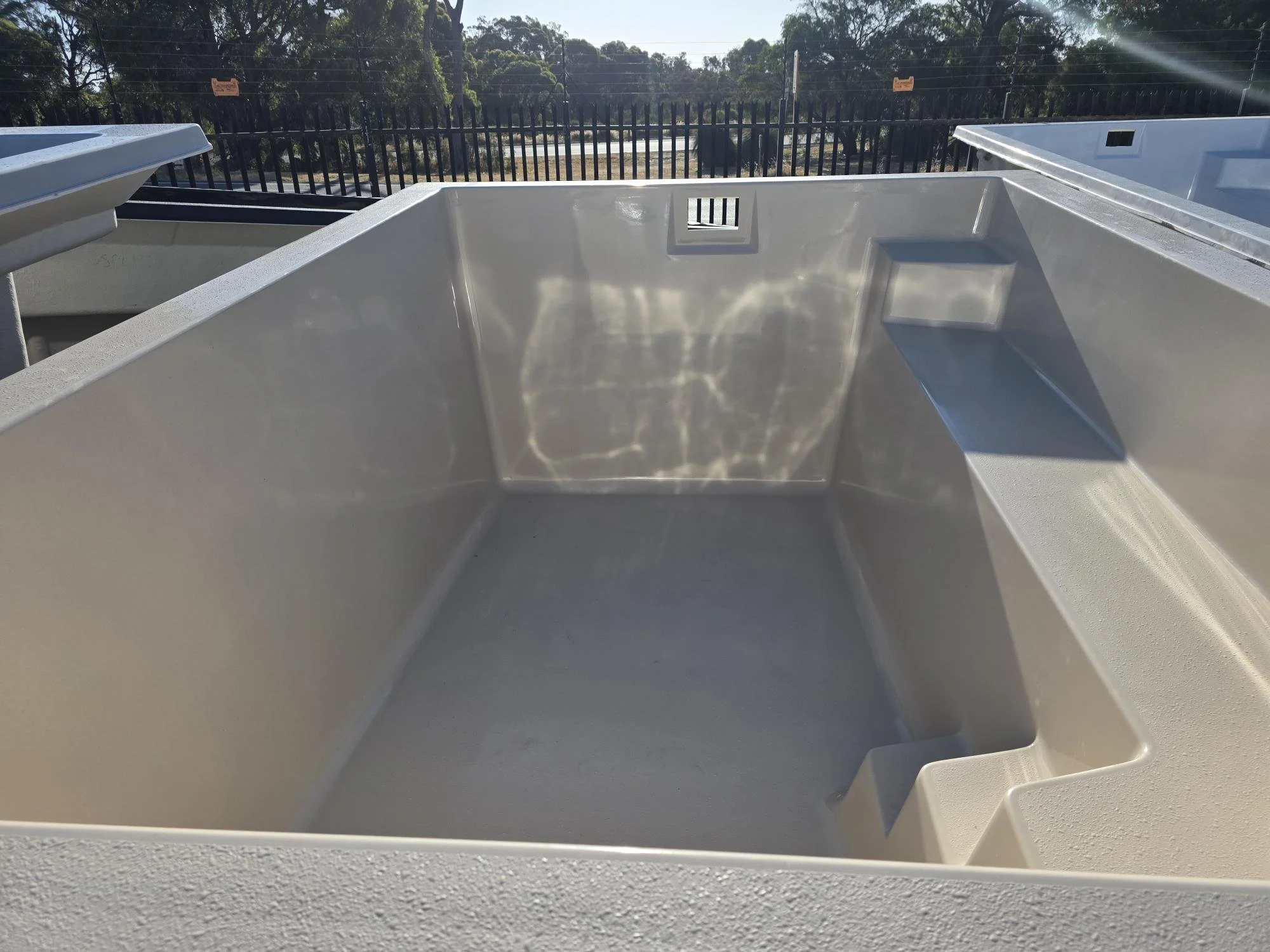 SFL233: 4.0m x 2.75m