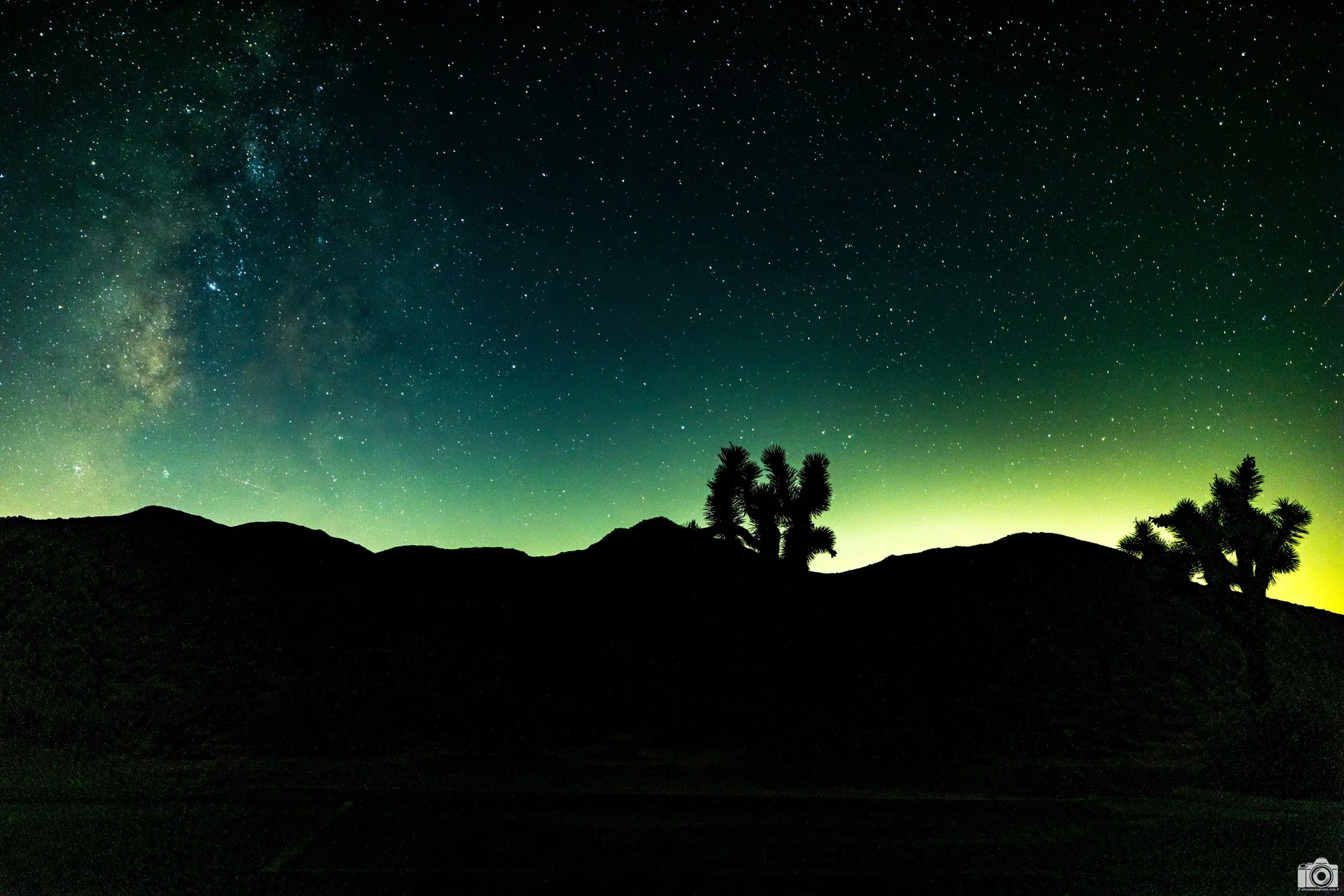 2022 - The nightglow.  Shot with a Canon EOS R5 // RF 15-35mm @ 28mm f/2.8 ISO 2000 - 15s.  Tripod mounted.  