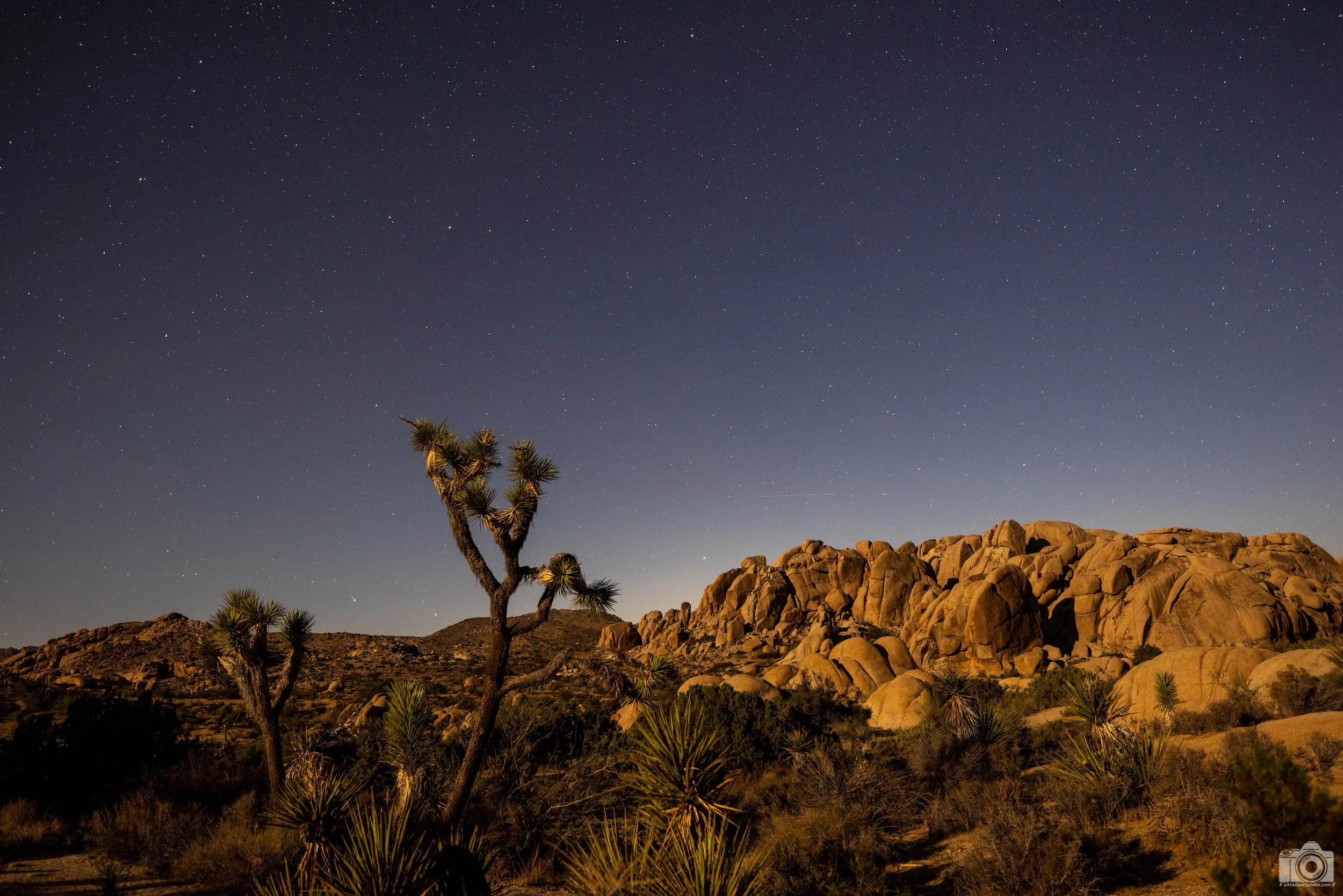 2021 - Jumbo Rocks @ Night.  Shot with a Canon EOS R5 // RF 15-35mm @ 27mm f/2.8 ISO 400 - 20s.  Tripod mounted.