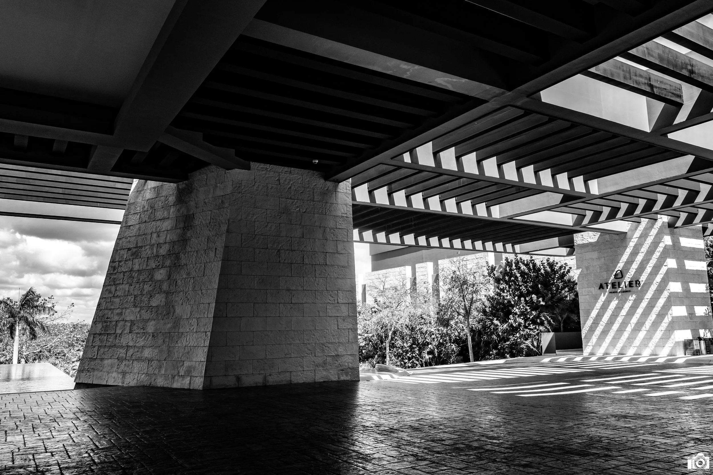 Upon your exit... in B&W.

Shot taken with a Sony a7C // FE 28-60mm @ 28mm - F13 - ISO 640 - 1/200s.