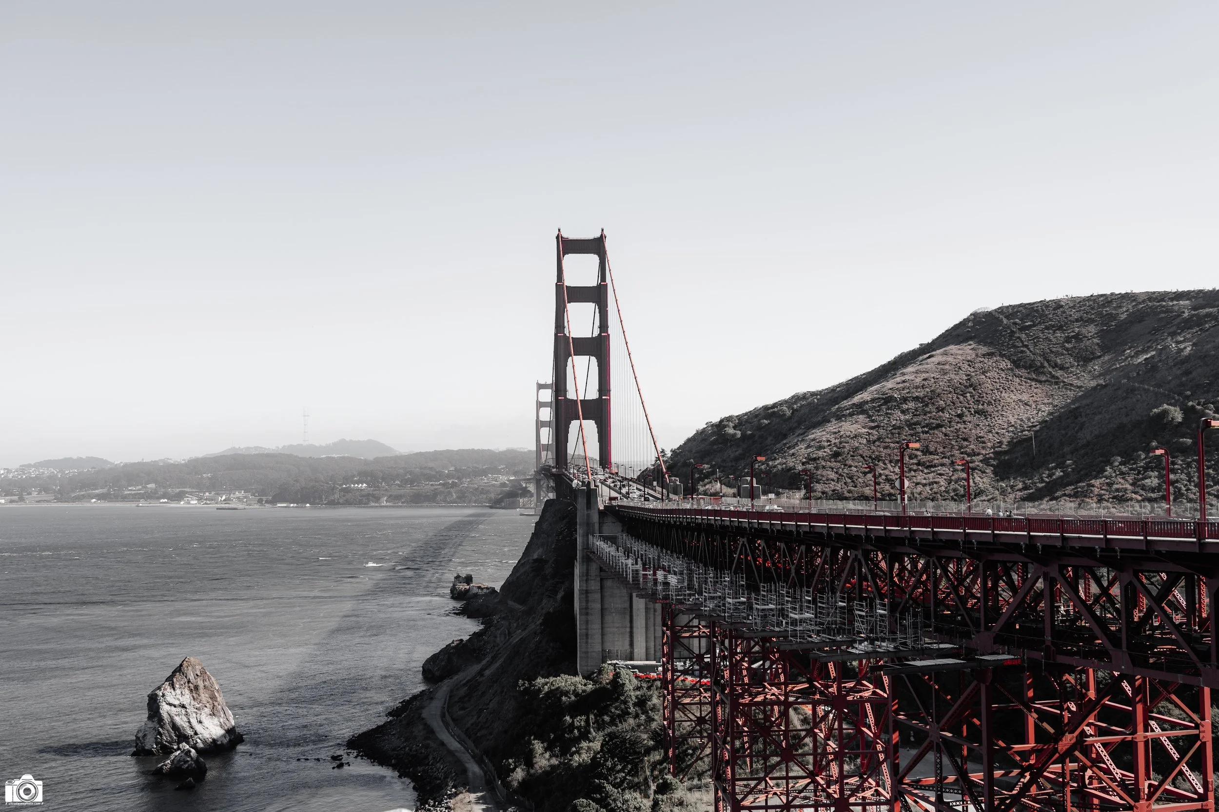 San Francisco, CA 2022.  The Red Bridge.  Shot taken with a Sony a7c // FE 28-60mm @ 36mm - ISO 100 - f/8 - 1/200s.