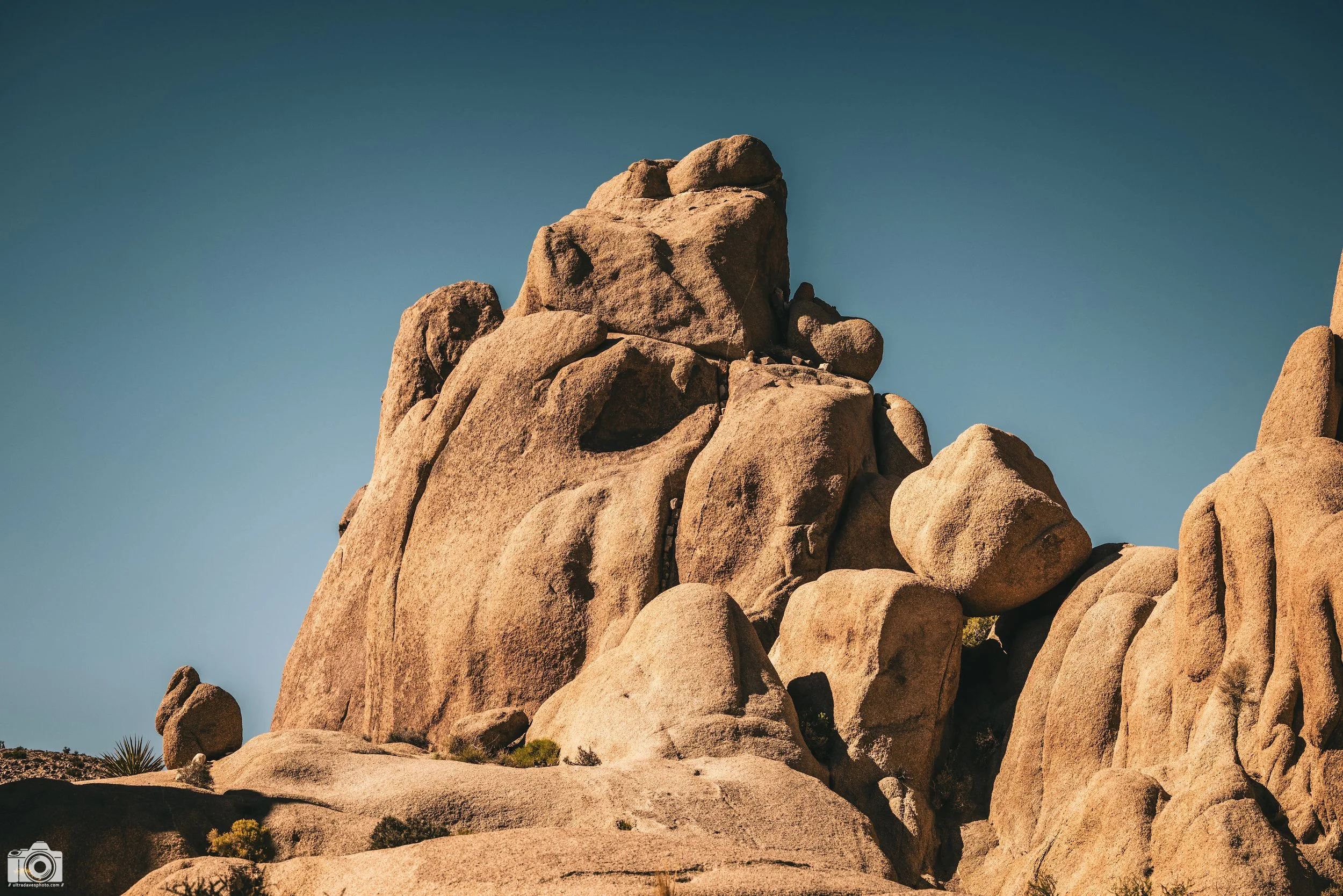 2025 - The Rocks have Faces.  Shot with a Canon EOS R5 // RF 70-200mm @ 70mm f/5.6 ISO 100 - 1/1250s.