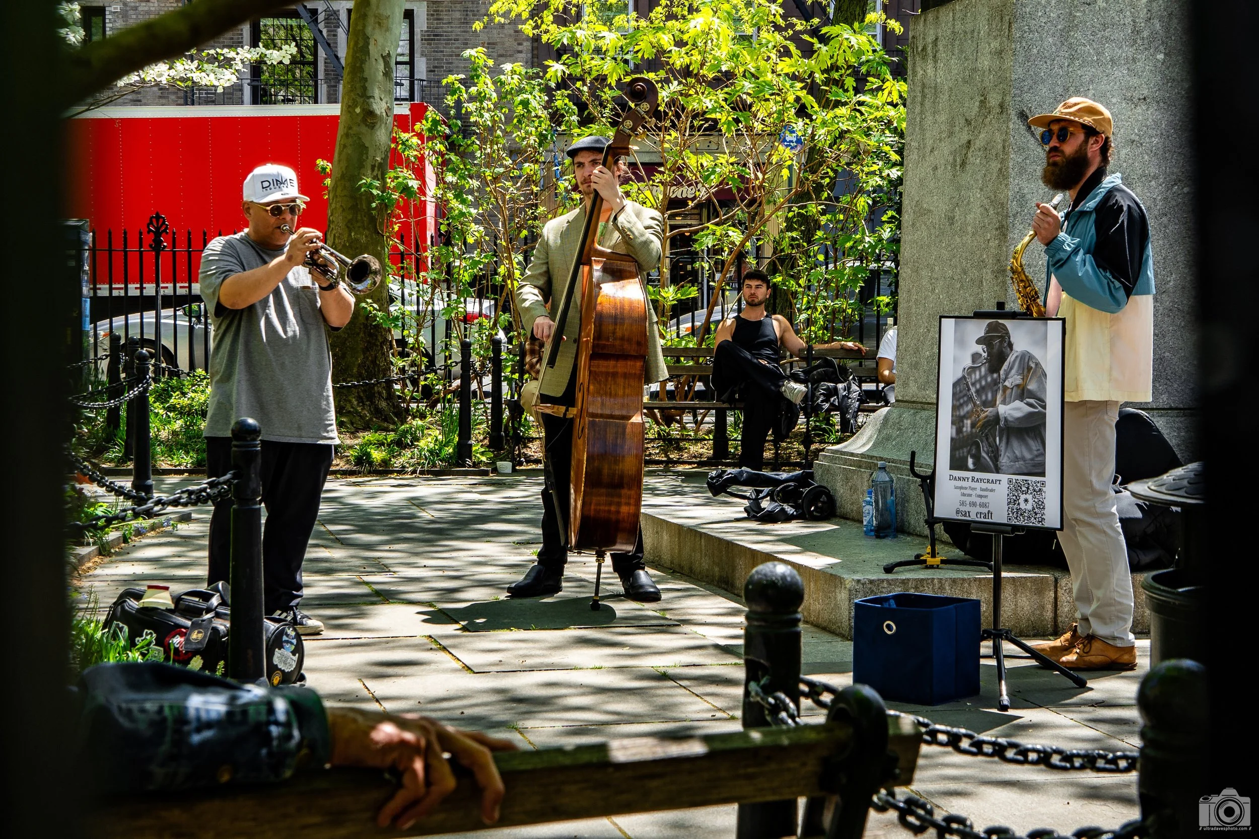 NYC 2025 - Live Jazz in the Village.  Shot with a Sony a7c // Tamron E 18-300mm @ 58mm f/8 ISO 125 - 1/80s.