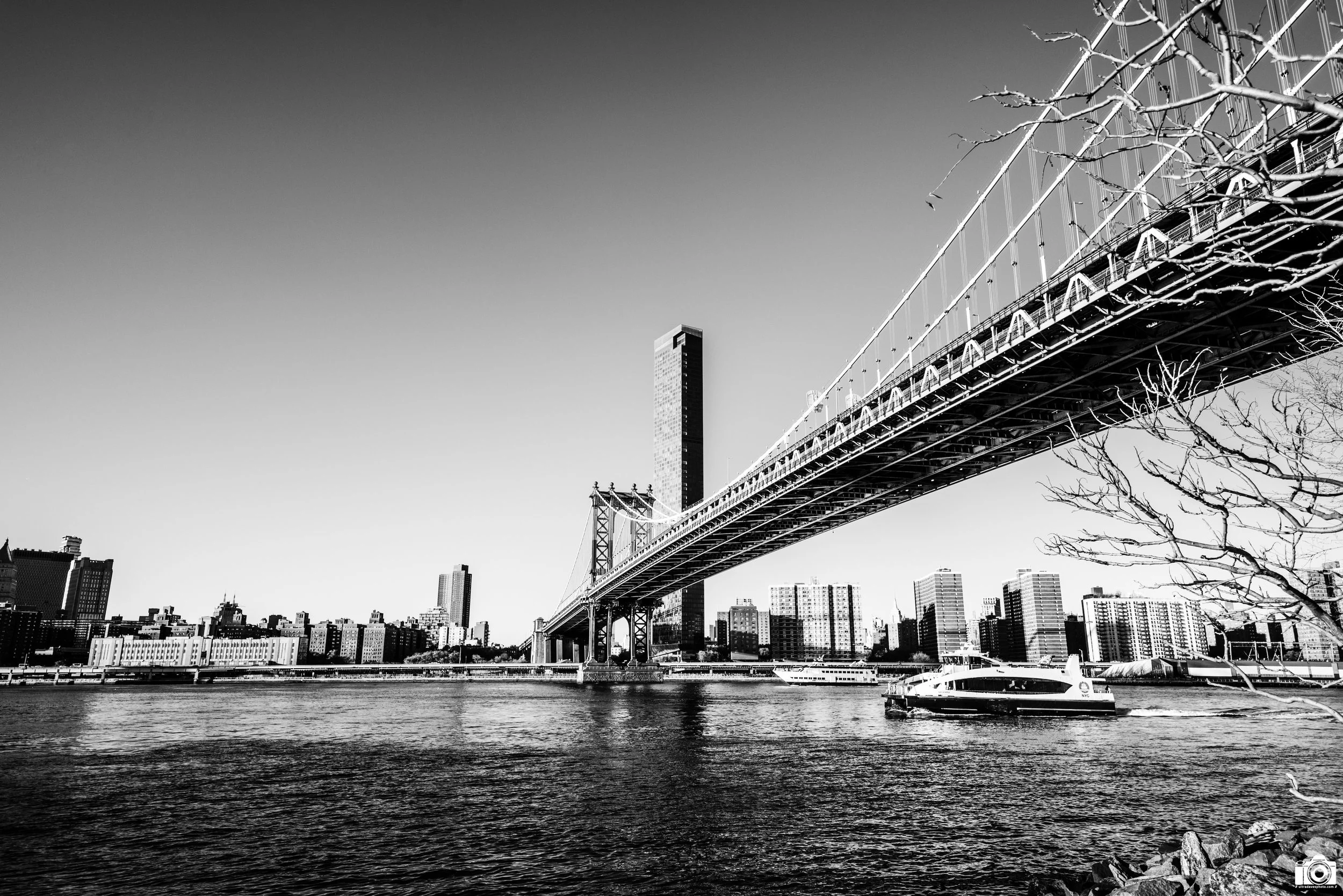 New York 2024.  Crossway to Manhattan... Shot from "Pebble Beach" with a Sony a7c II // FE 12-24mm @ 24mm - ISO 200 - f/4 - 1/250s.
