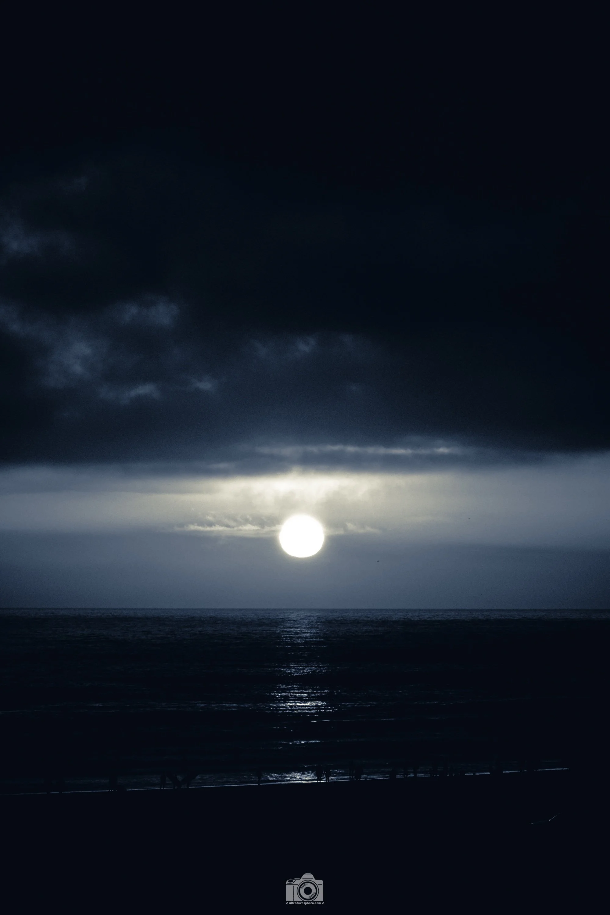 2023 - Oceanside, CA.  Sunset in Silvertone.  Shot taken with a Canon EOS R50 // 24-105mm STM @ 73mm f/16 ISO 100 - 1/100s.