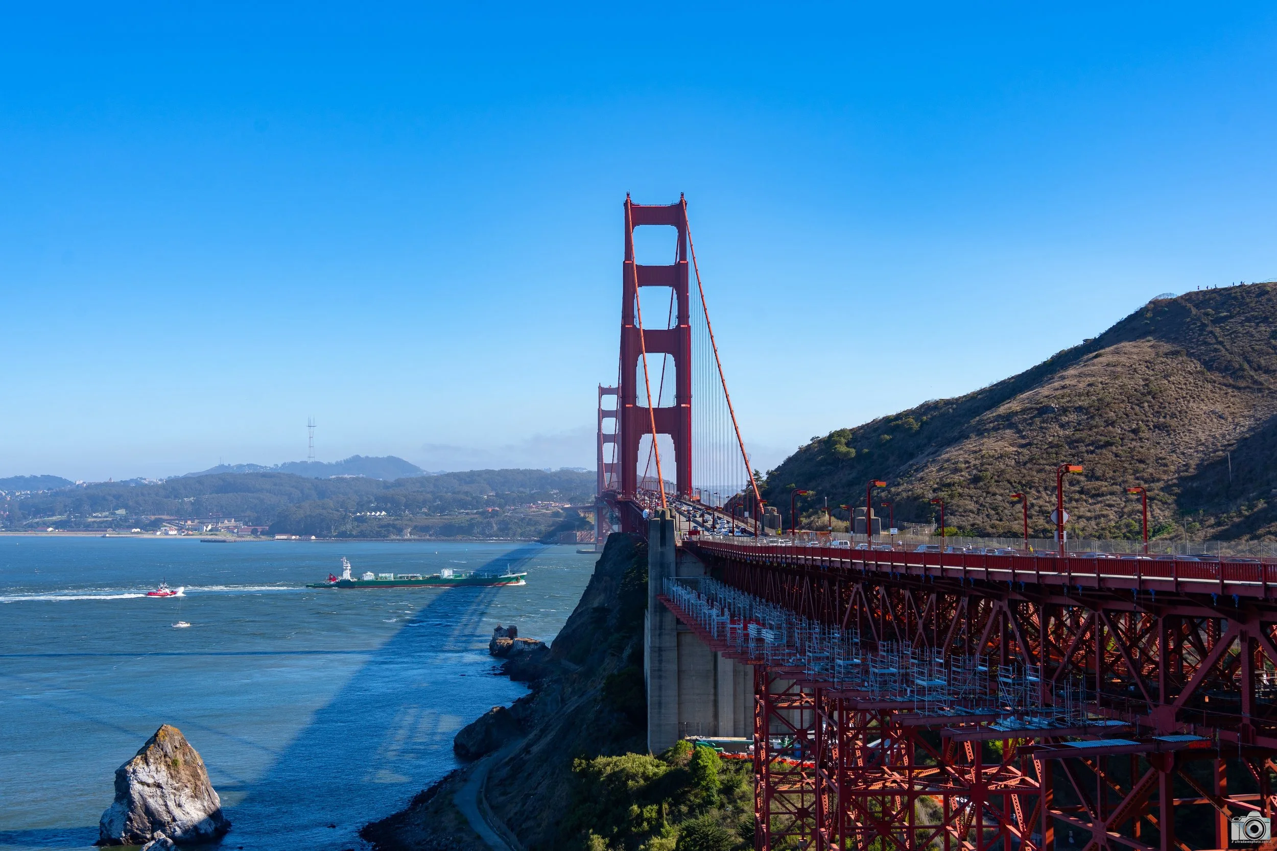 San Francisco, CA 2022.  The Golden Chase.  Shot taken with a Sony a7c // FE 28-60mm @ 40mm - ISO 100 - f/8 - 1/200s.