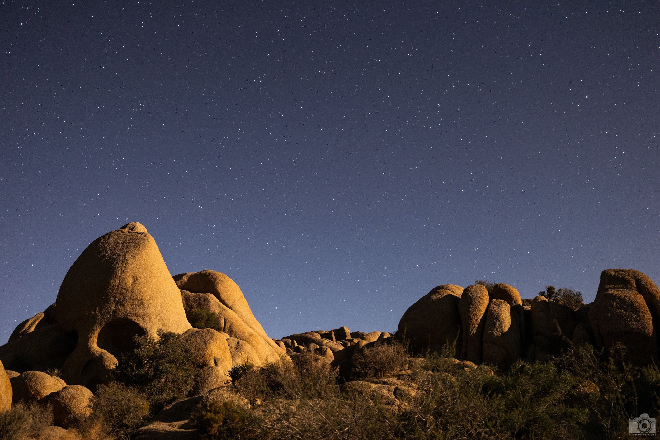 2021 - Skull Rock Wider View.  Shot with a Canon EOS R5 // RF 15-35mm @ 28mm f/2.8 ISO 800 - 20s.  Tripod mounted.