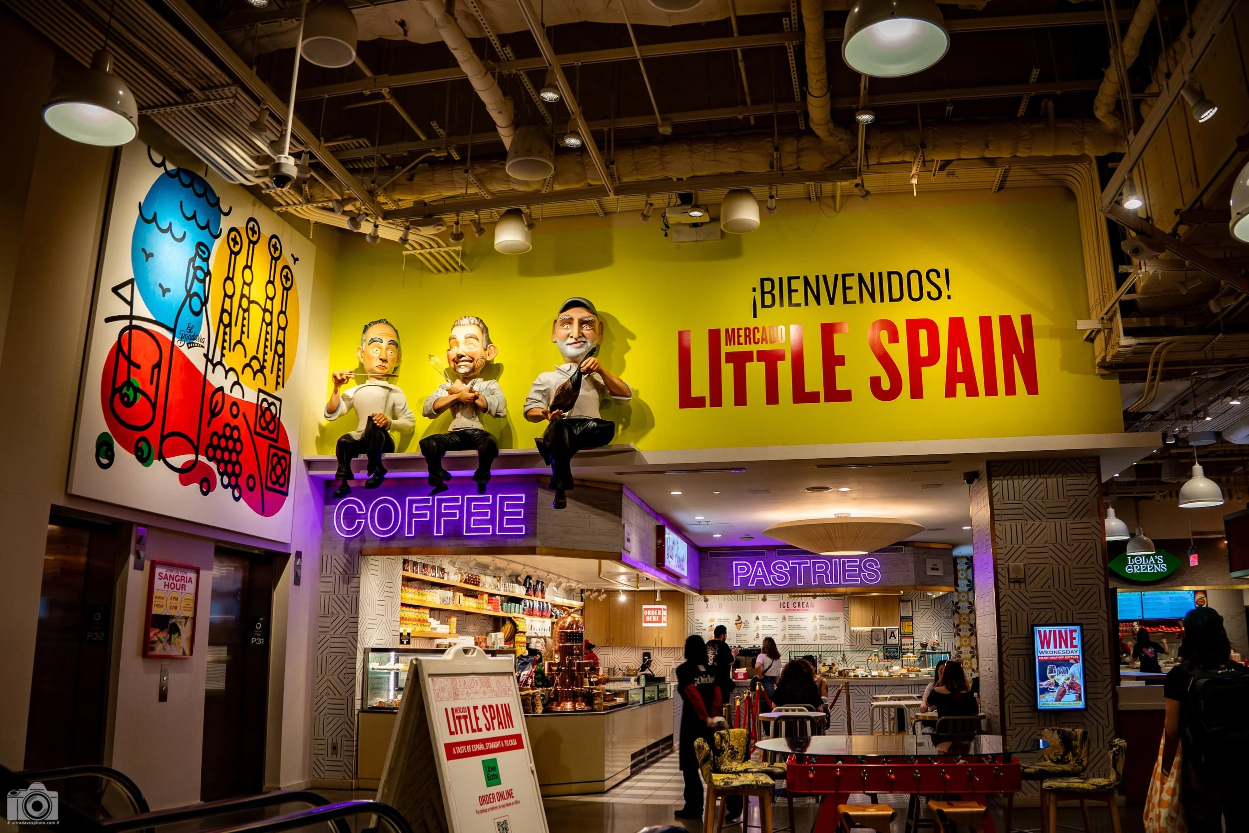 NYC 2025 - Welcome to the Market in Little Spain.  Shot with a Sony a7c // Tamron E 18-300mm @ 27mm f/4 ISO 160 - 1/30s.