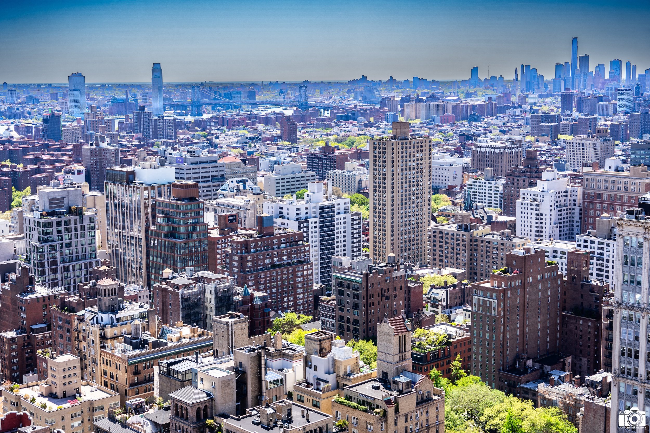 NYC 2025 - Hazy Paradise... Shot with a Sony a7c // 28-60mm @ 56mm f/11 ISO 125 - 1/80s.