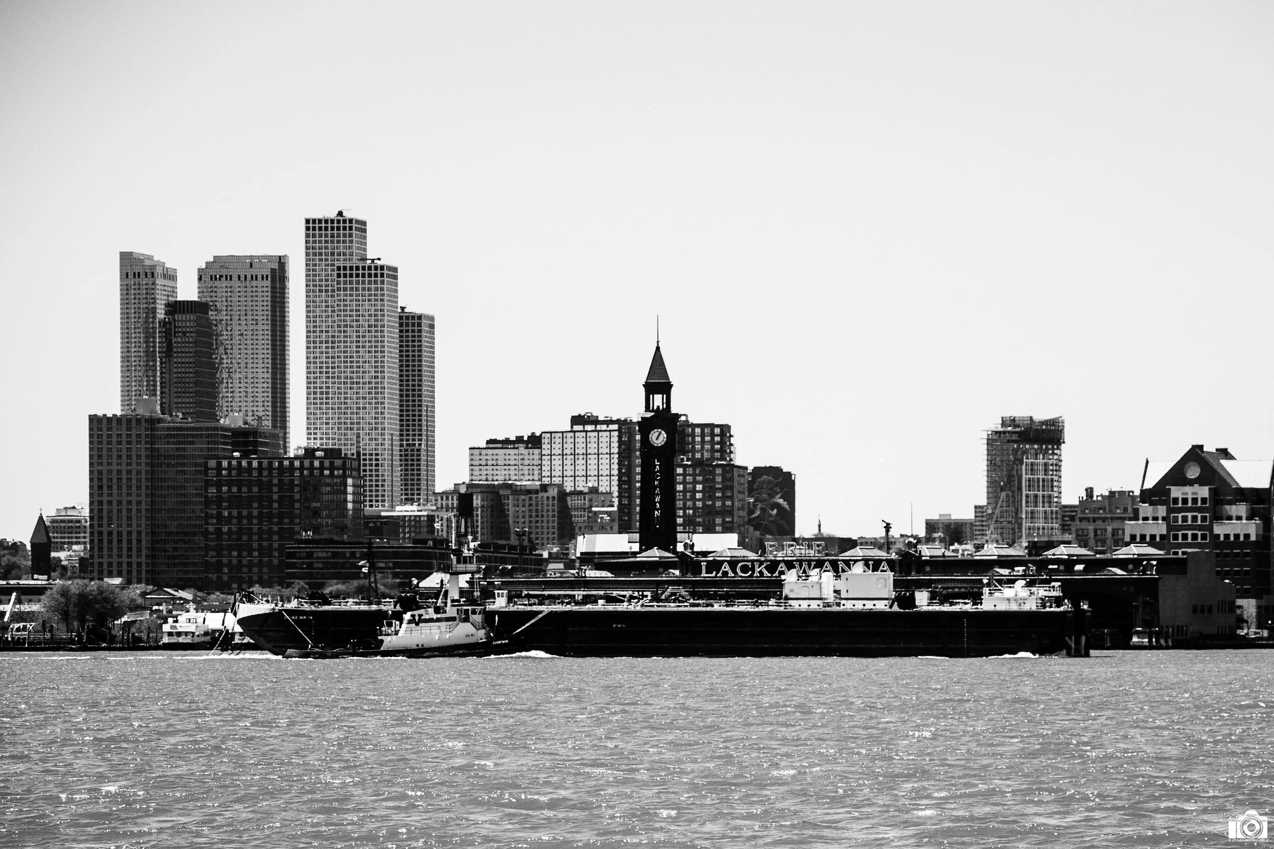 New York 2025.  Erie-Lackawanna Park in B&W.  Shot across the Hudson near Pier 46 with a Sony a7c // Tamron E 18-300mm @ 144mm - ISO 500 - f/5.6 - 1/3200s.