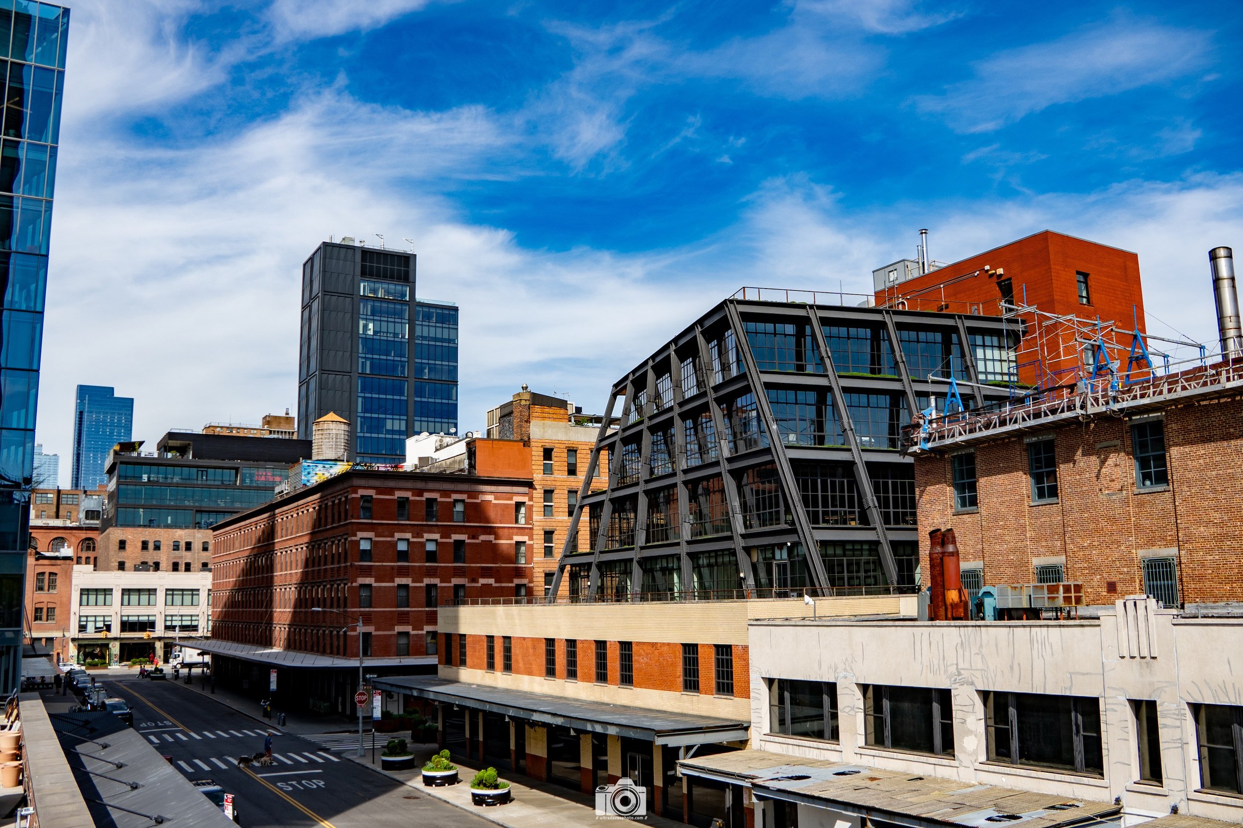 NYC 2025 - Off the High Line. Shot with a Sony a7c // Tamron E 18-300mm @ 30mm f/8 ISO 125 - 1/400s.