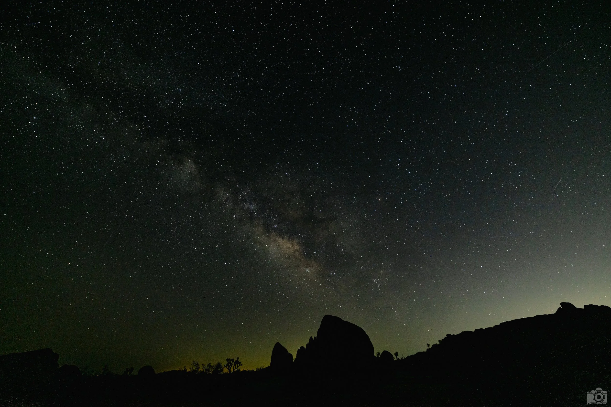 2024 - Pulled into an area marked no entry off the side of the road near Hidden Valley.  It was very dark by 9pm and has been the best night.  Shot with a Canon EOS R5 // RF 15-35mm @ 15mm f/2.8 ISO 1600 - 10s.  Tripod mounted.