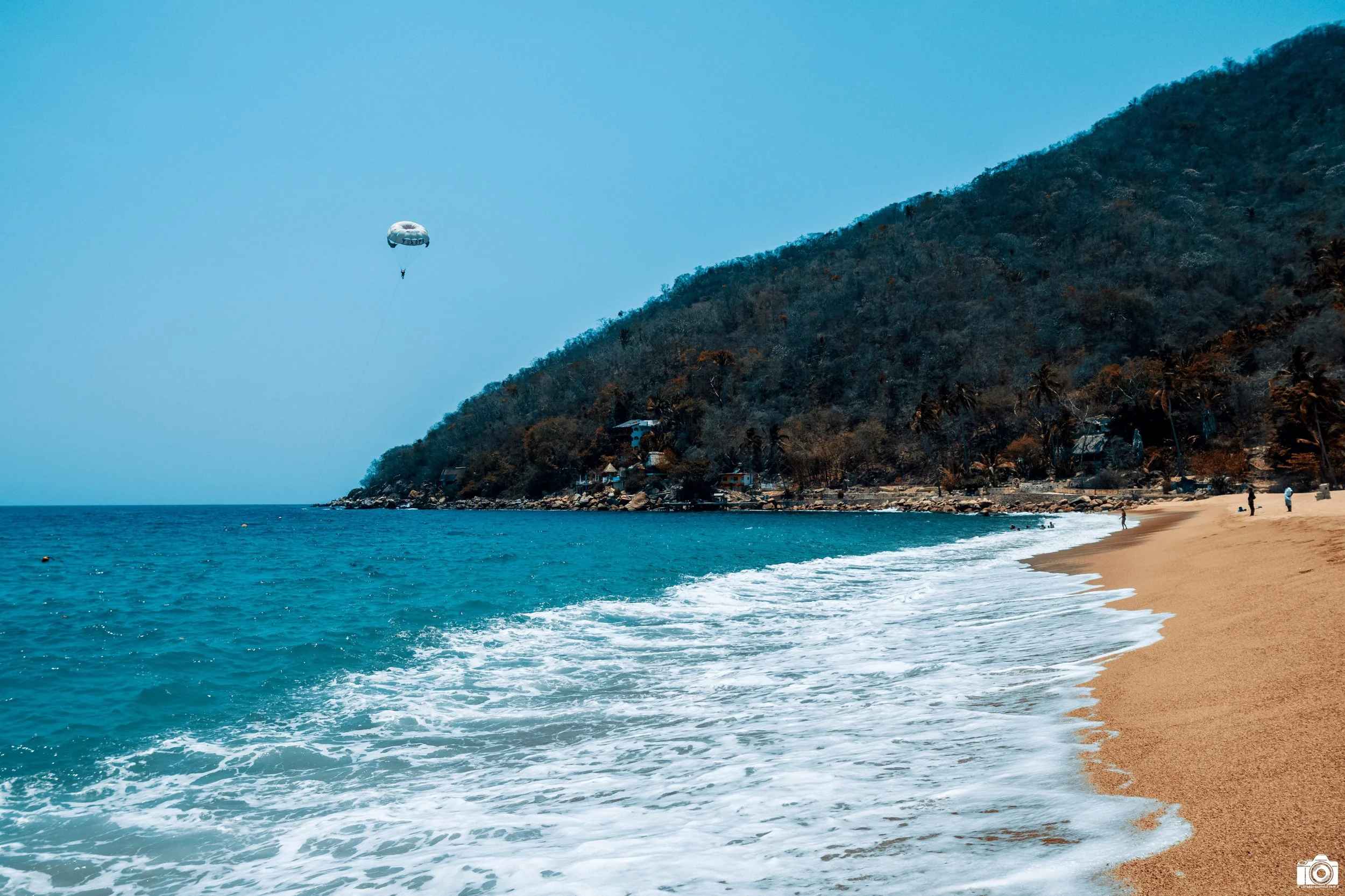 Yelapa, MX 2023.  Catching the Wind.  Shot with a Canon EOS R50 // RF 16mm f2.8 STM - ISO 100 - f/2.8 - 1/4000s.