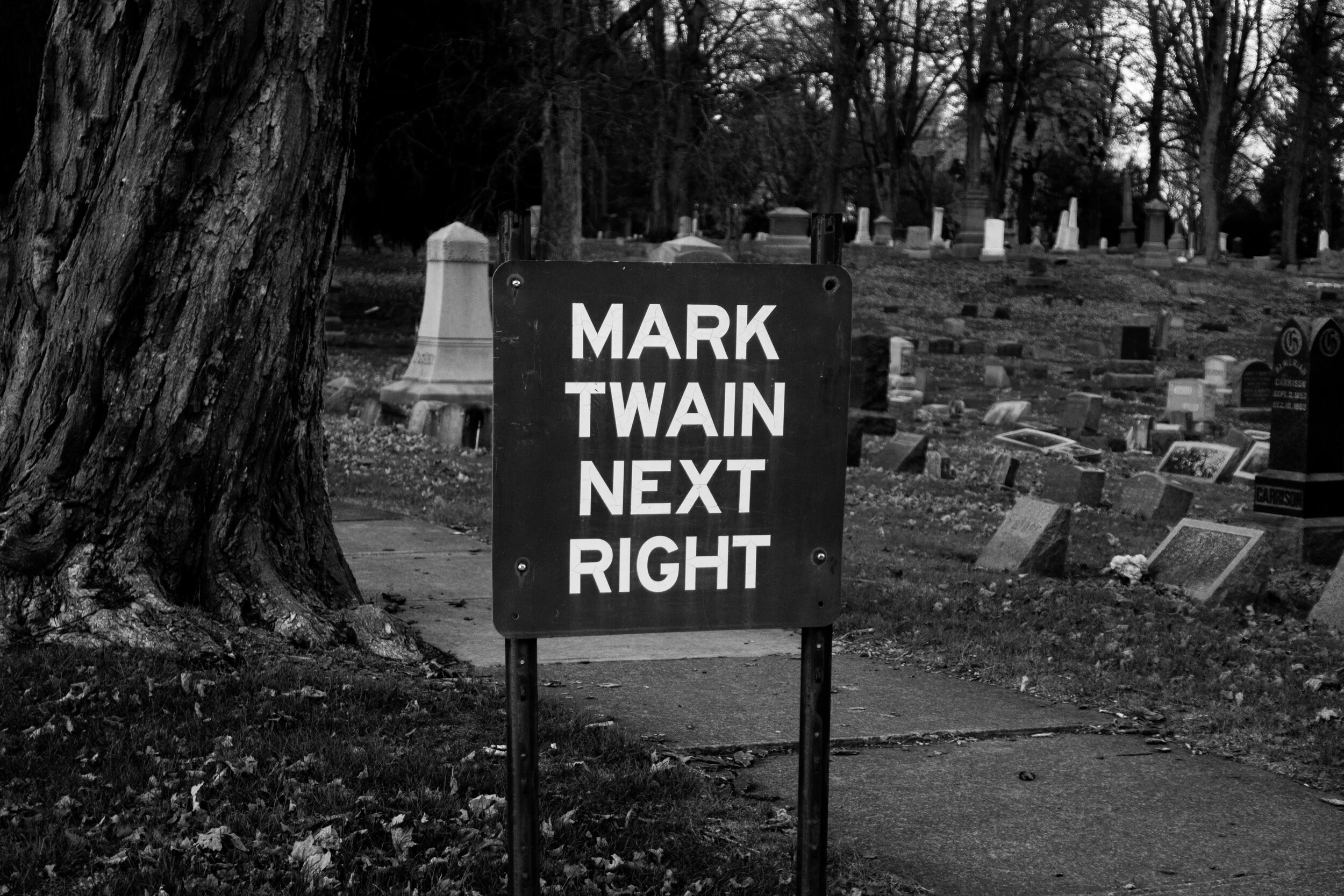 Signage (“MARK TWAIN NEXT RIGHT”). Woodlawn Cemetery, Elmira, New York.