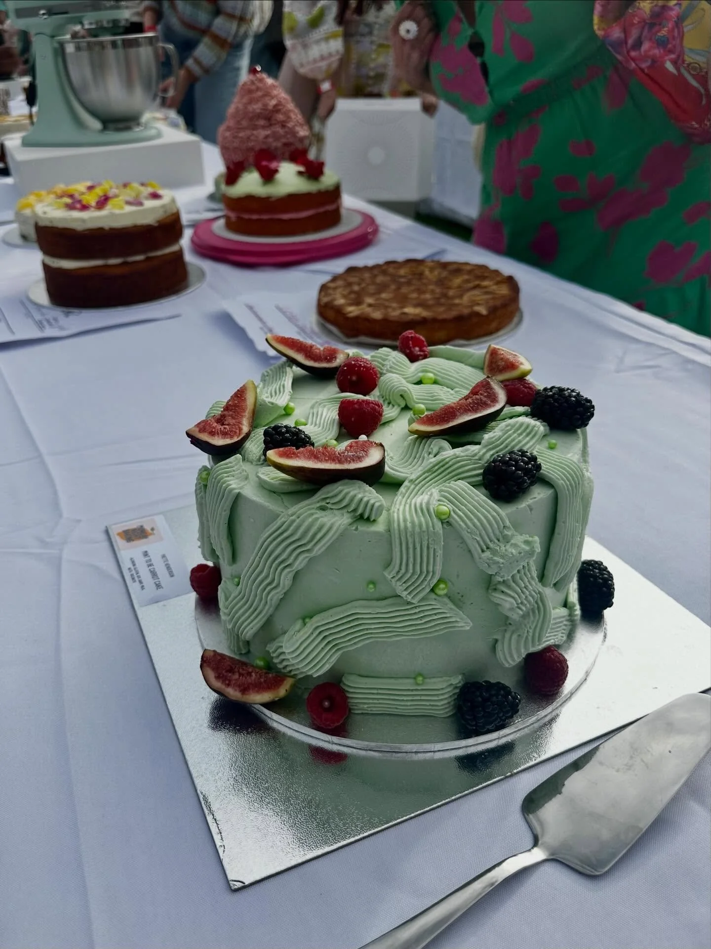 This is officially the last post and or story about cake picnic I promise. 

To the many people who asked what my cake flavour was. It was my three layer spiced carrot and cream cheese cake, covered in swiss  buttercream and scattered with figs, rasp