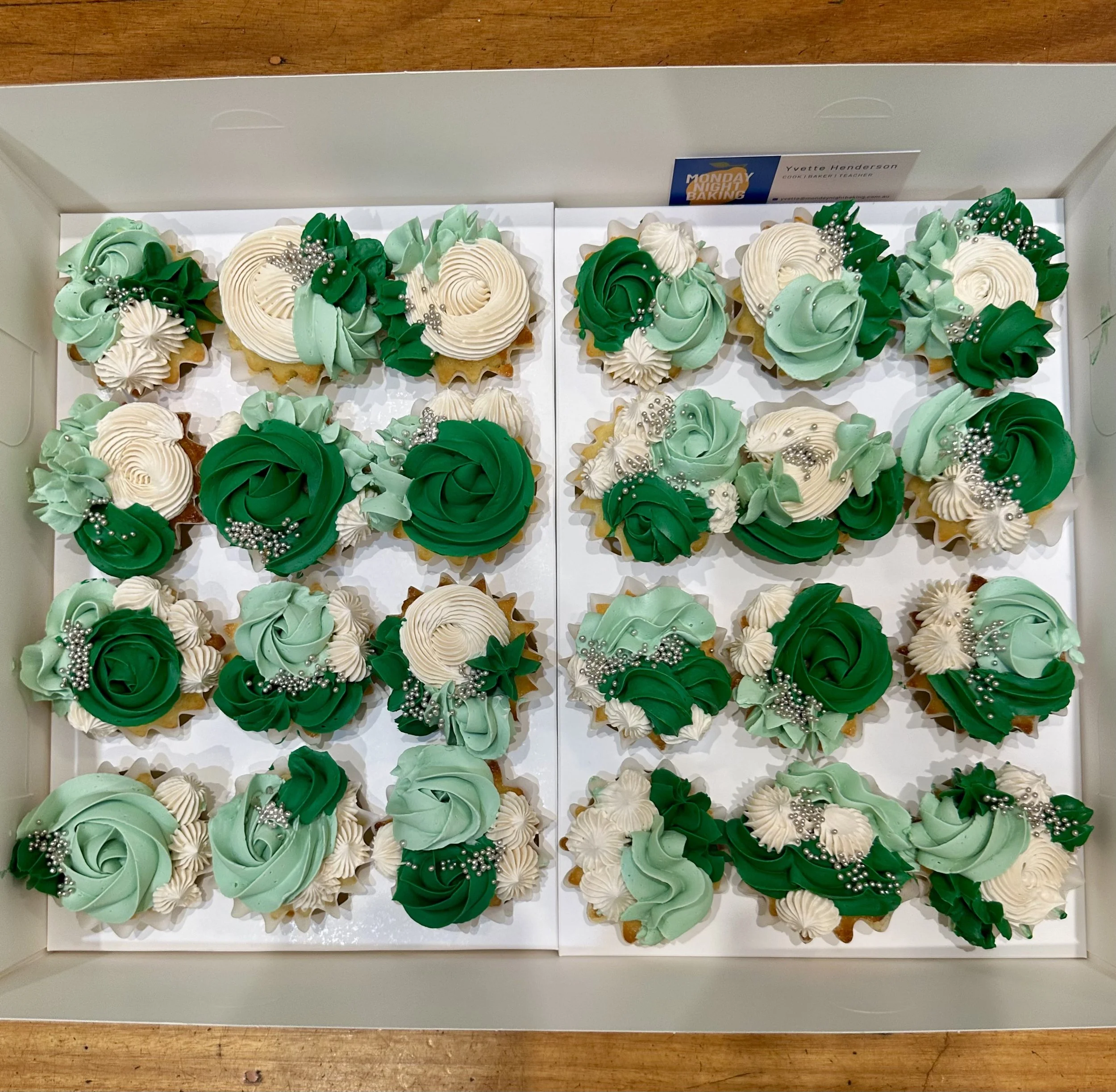 Vanilla mini cupcakes