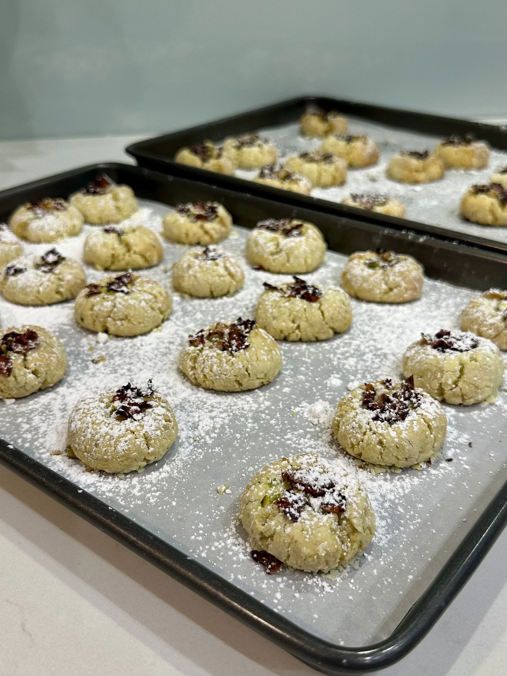 rose and pistachio biscuit