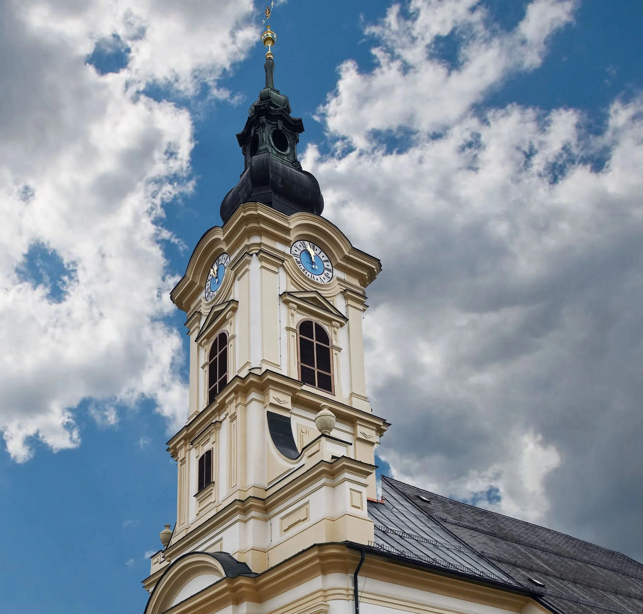 Außenansicht der Pfarrkirche Wies