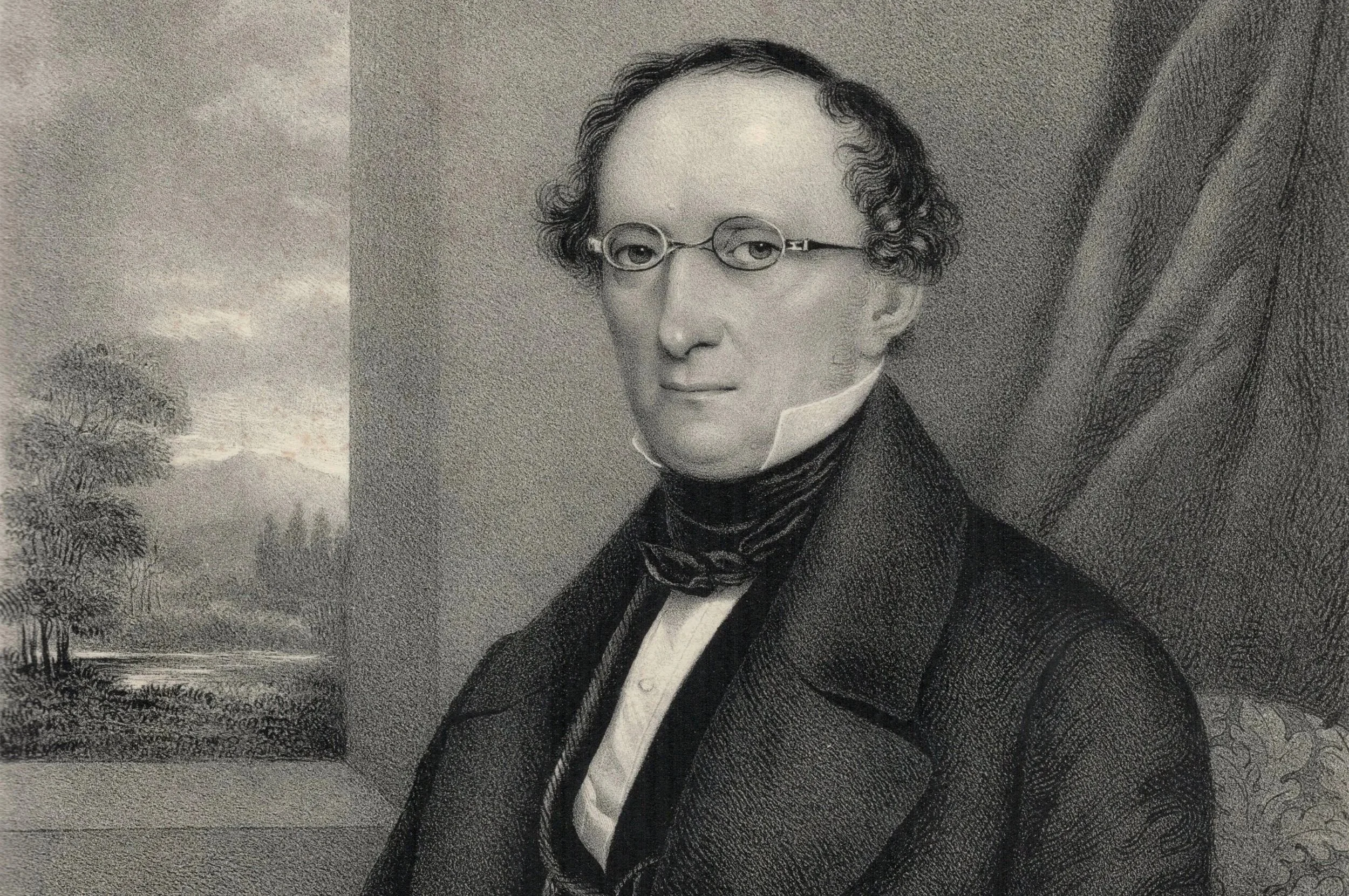 Schwarz-Weiß-Porträt von Anton Halm mit Brille und dunklem Anzug, im Hintergrund eine Landschaft mit Bäumen und Himmel.