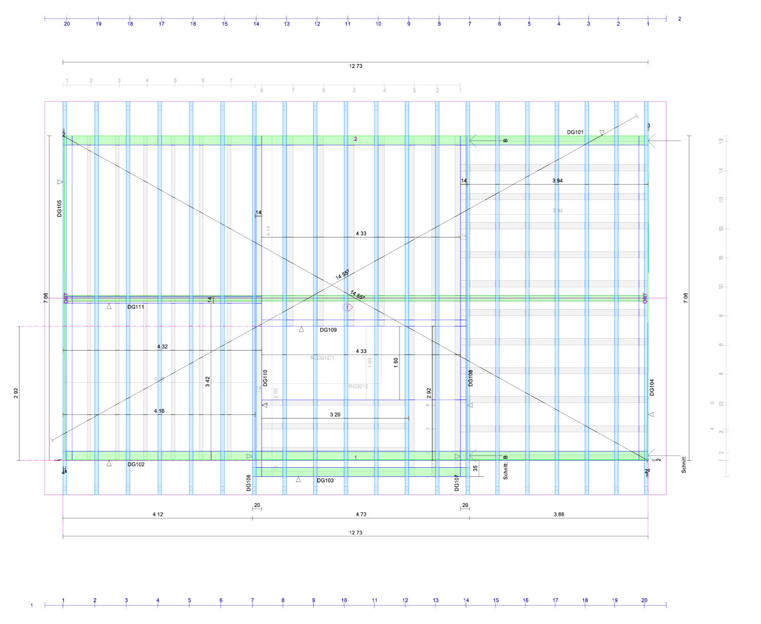 Technischer Bauplan eines Gebäudes, mit Maßen, Linien und Symbolen für Bauelemente.