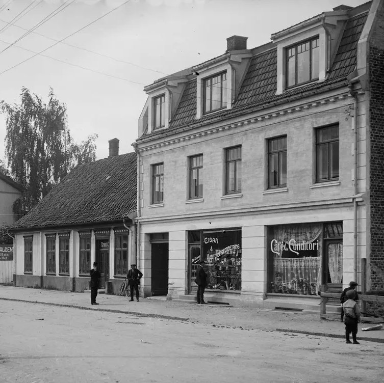S11 gatefasade ca 1912.jpg