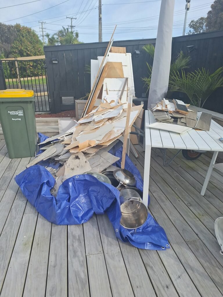 heavy rubble removal and garden waste pickup in hibiscus coast driveway