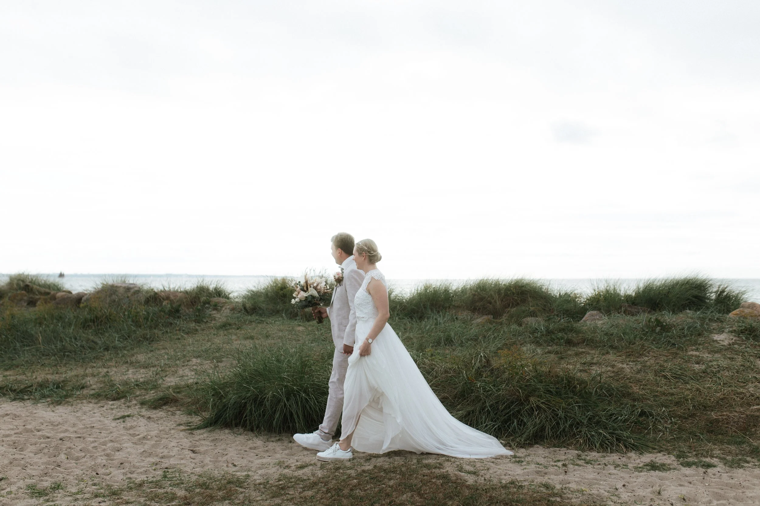 ,,Wir haben uns gestern alle Fotos angesehen und sind so happy - danke danke danke. Wir können uns kaum entscheiden.'' - Mona & Lennart