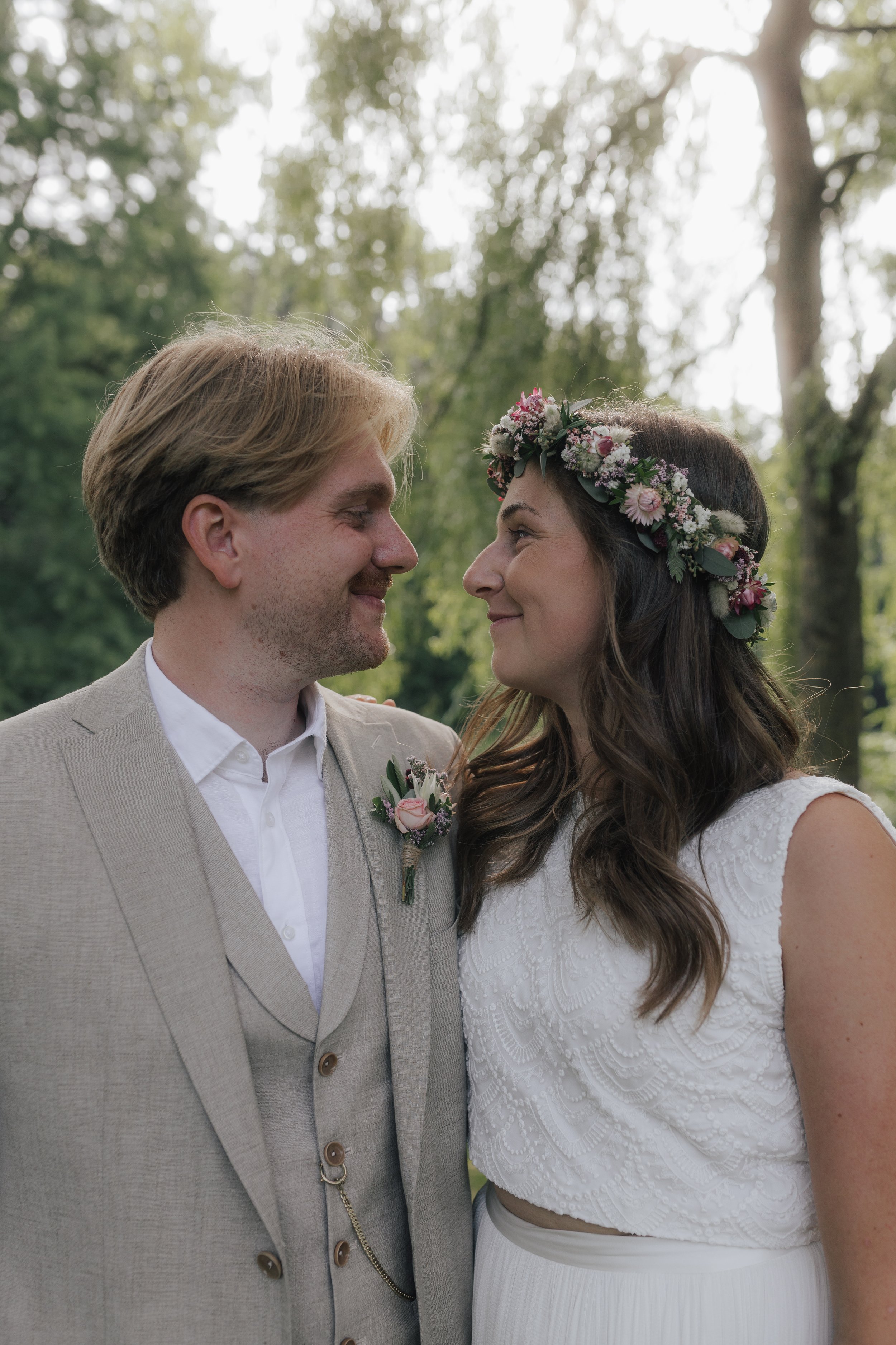 ,,Du hast trotz des hektischen Settings so viele wunderbare Augenblicke eingefangen, einfach unglaublich.'' - Laura & Paul 