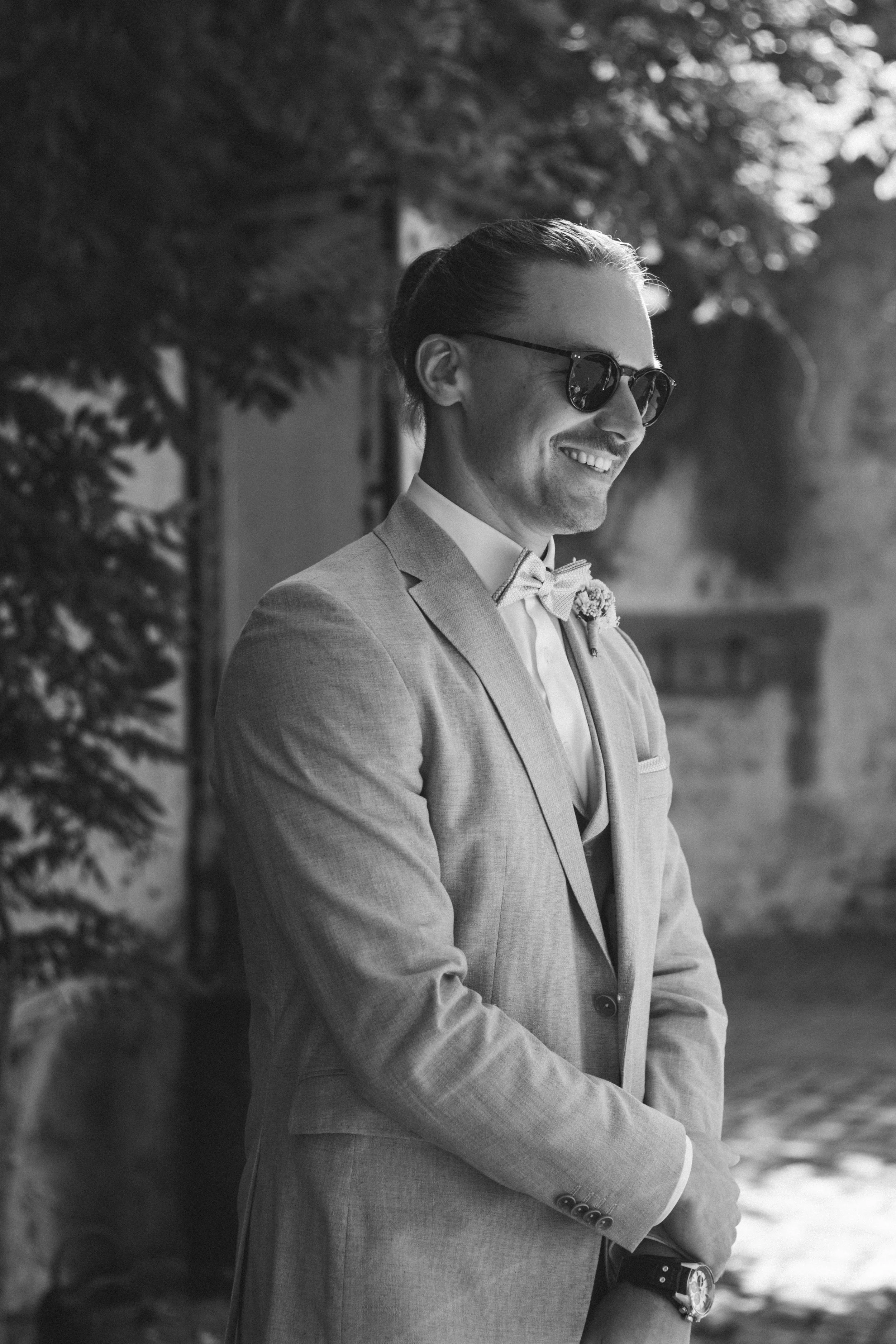 Bräutigam vor der Trauung. 