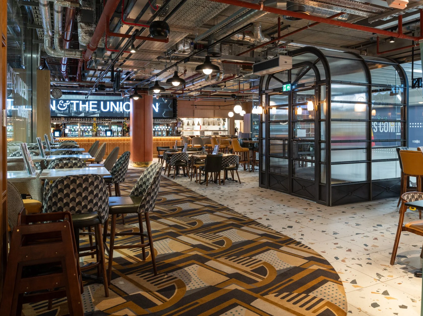 The Lion And The Unicorrn - Waterloo.jpg