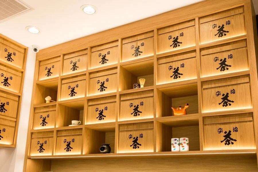 TSUJIRI Chaho wooden tea chest in Kyoto Japan preserving freshness of Uji gyokuro and matcha, traditional Japanese tea storage and green tea culture