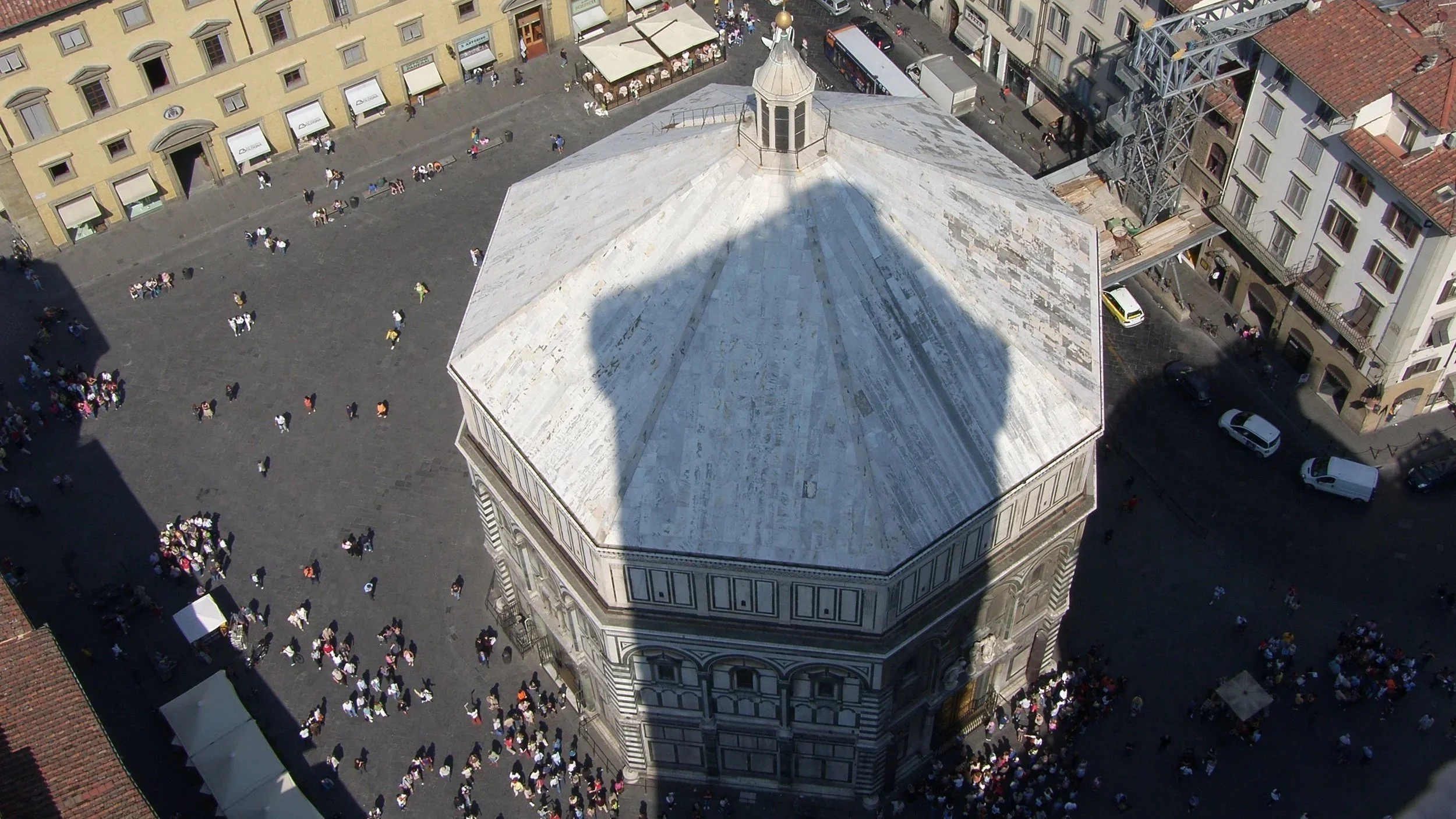Battistero di San Giovanni Florence, Piazza del Duomo — world-famous Romanesque baptistery, marble façade and iconic bronze doors opposite Florence Cathedral and Brunelleschi’s Dome in the historic UNESCO-listed centre of Florence, Italy