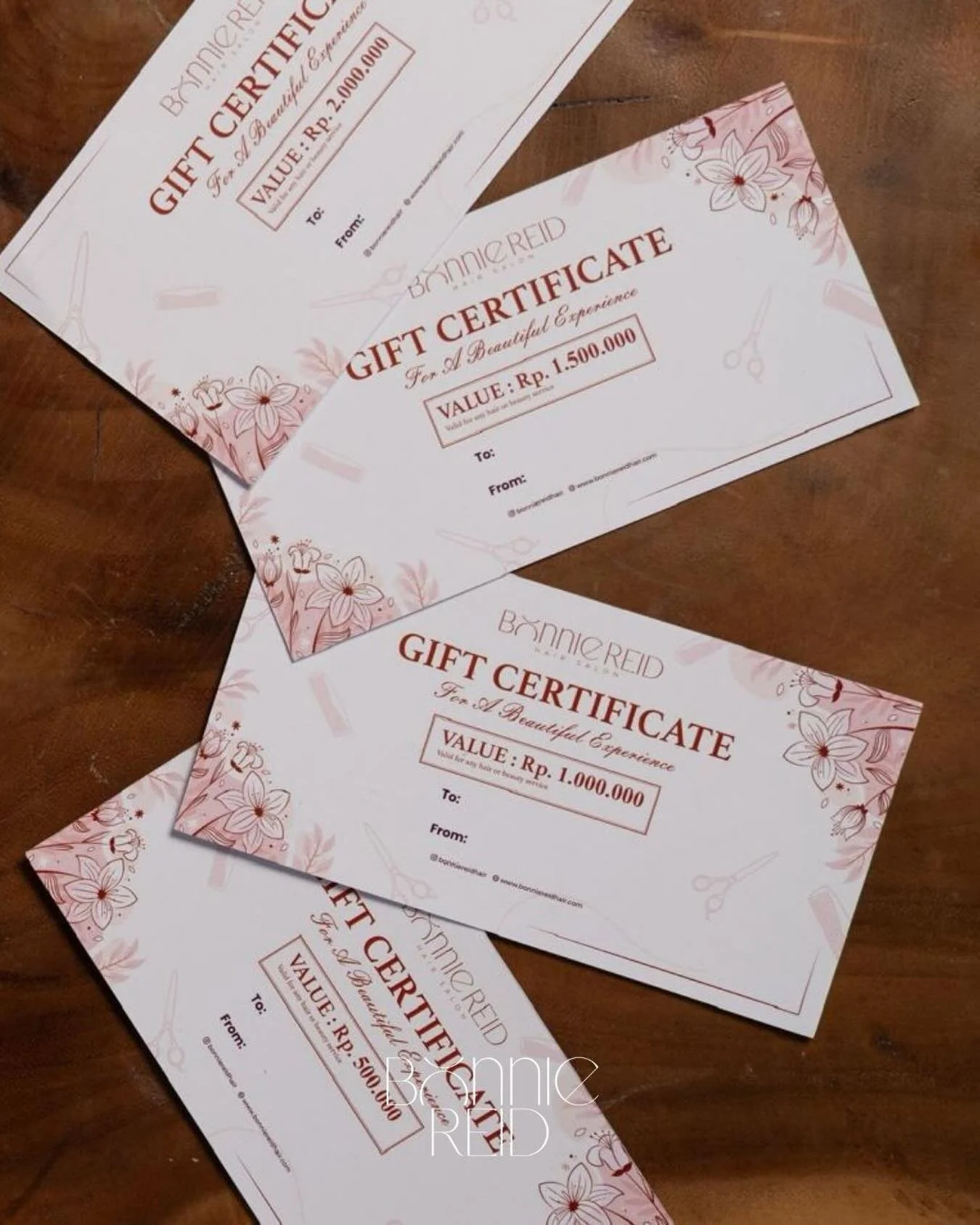 Still looking for a Christmas gift for your loved ones?
Give the gift of beautiful hair with a Bonnie Reid Hair Salon voucher. Available in our salon or send us a DM.